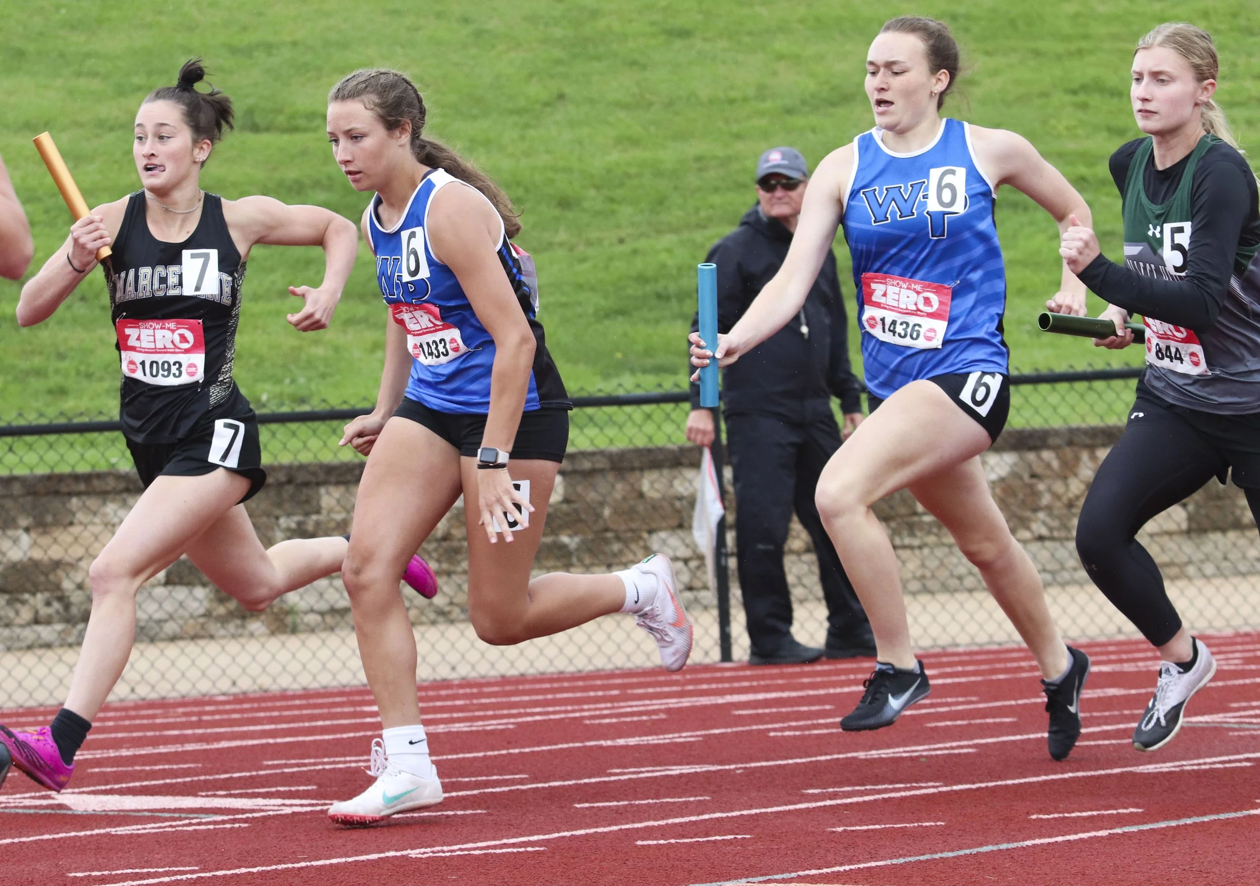 Girls 4x200 finals handoff WP.jpg