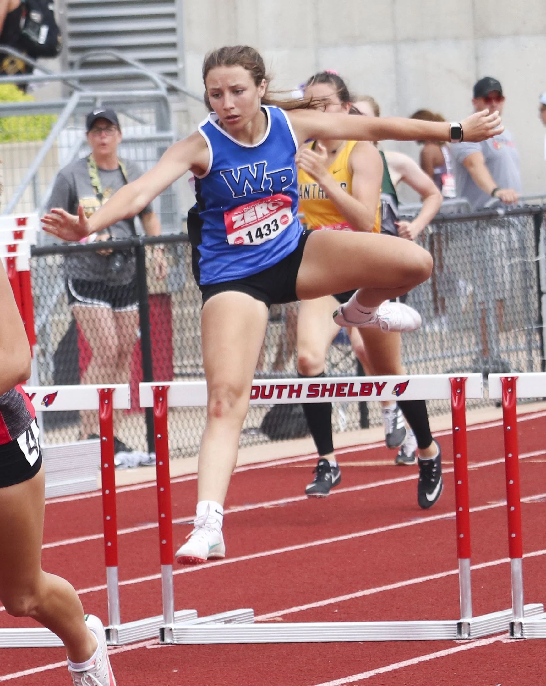 Hailey Peters prelim hurdles.jpg