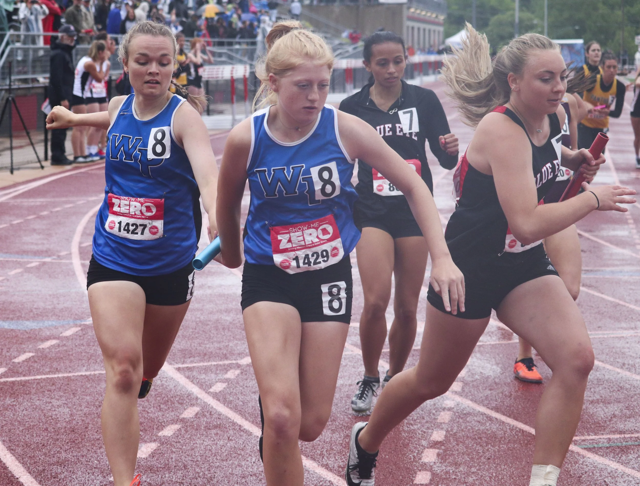 Girls 4x400 WP handoff #1_1.jpg