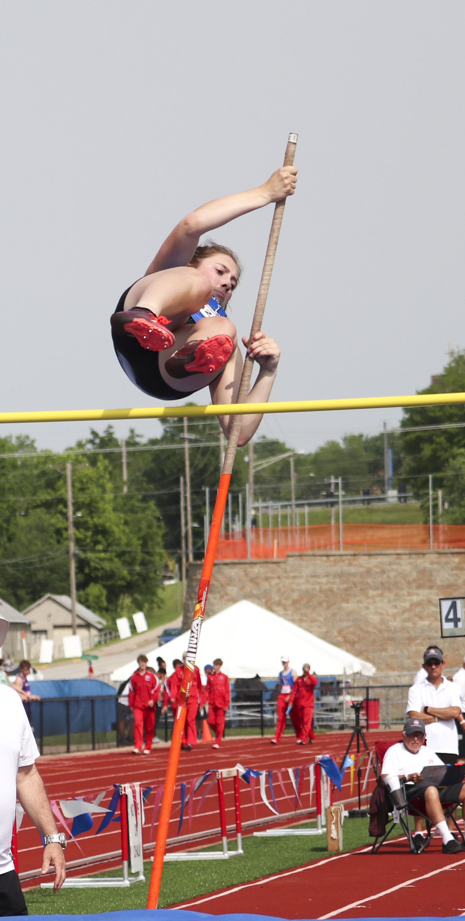 Laura Hill pole vault_1.jpg