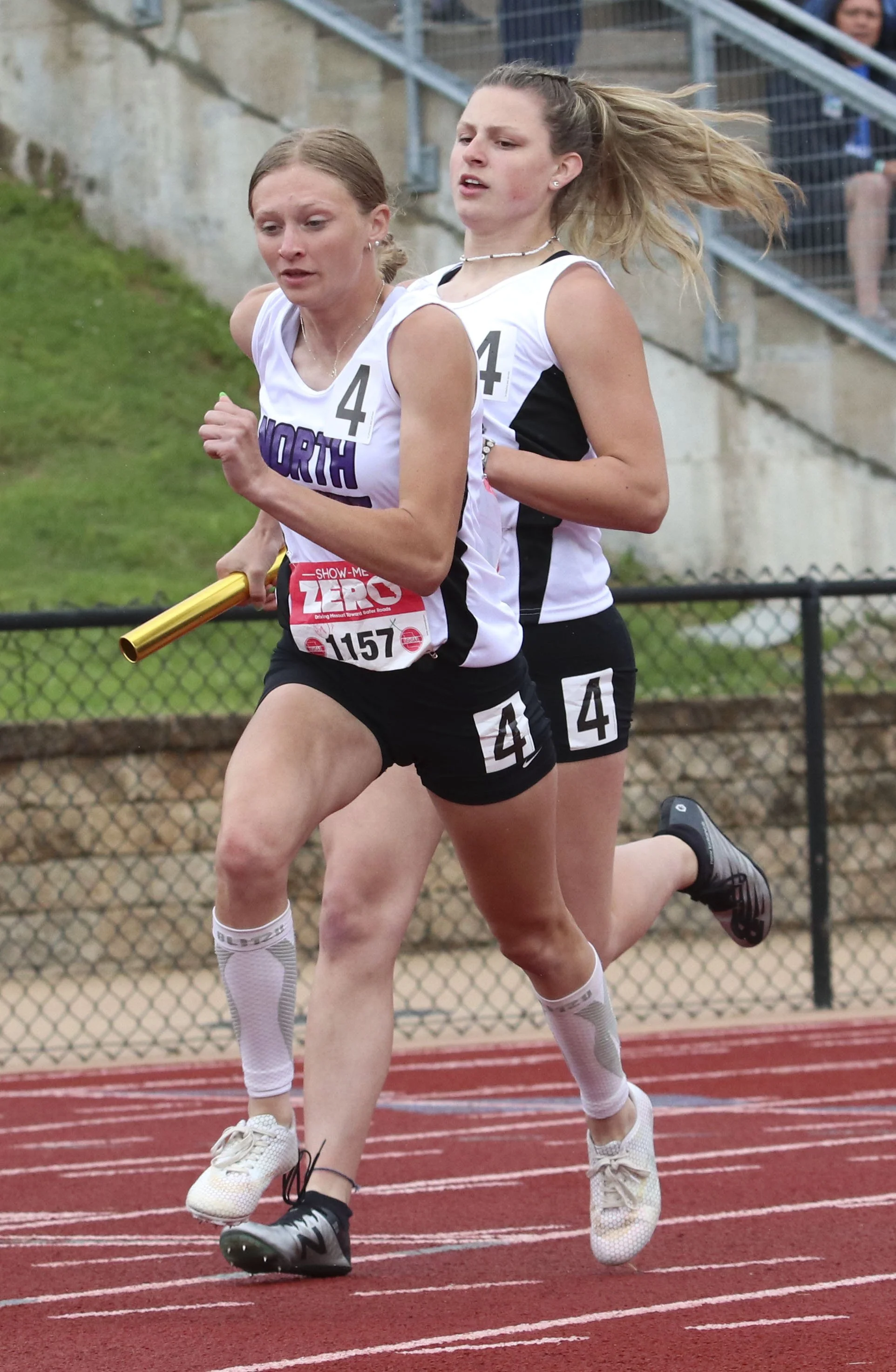 Girls 4x200 finals handoff NP_2.jpg