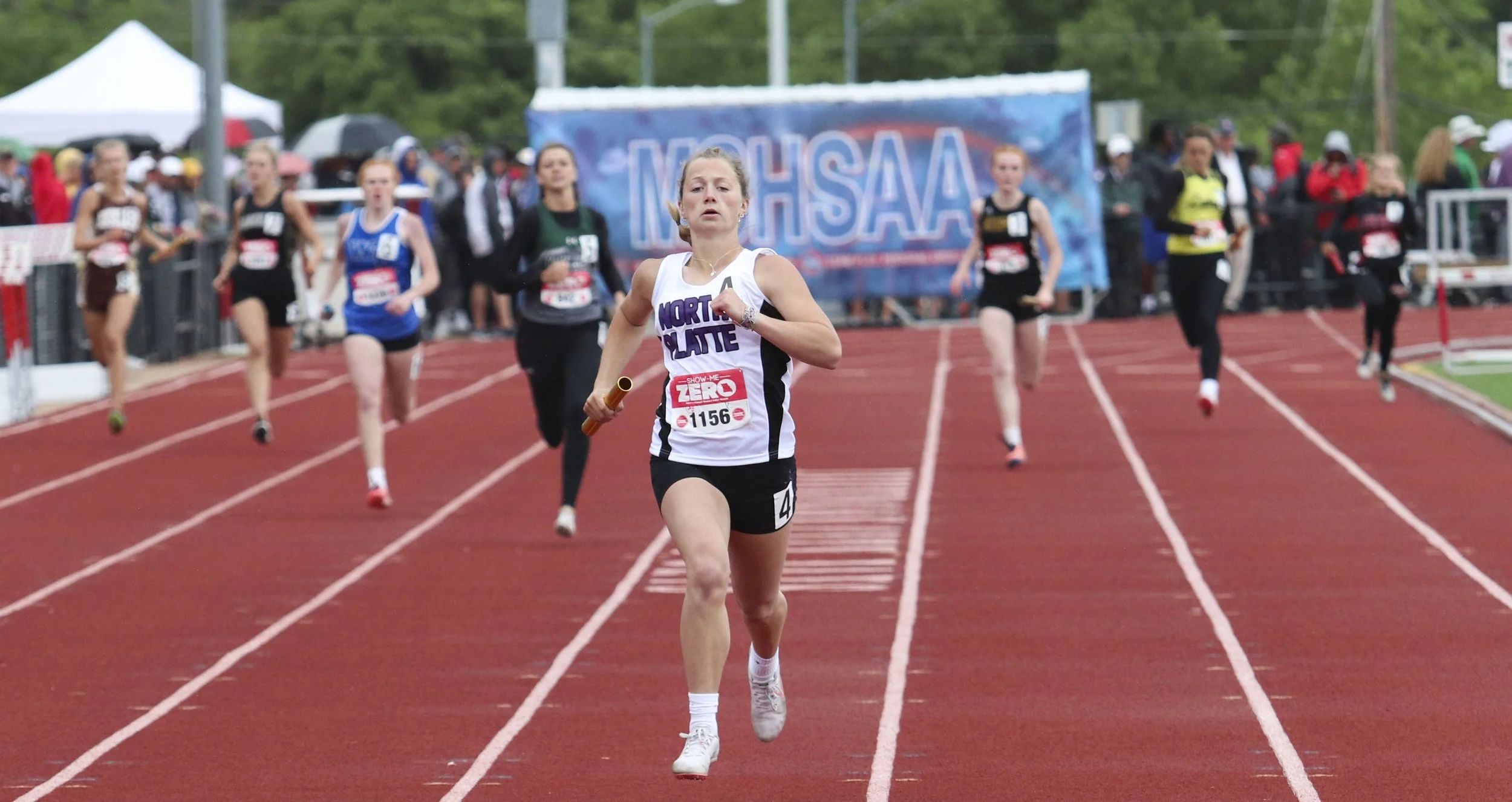 Girls 4x200 finals Ramsey finish.jpg