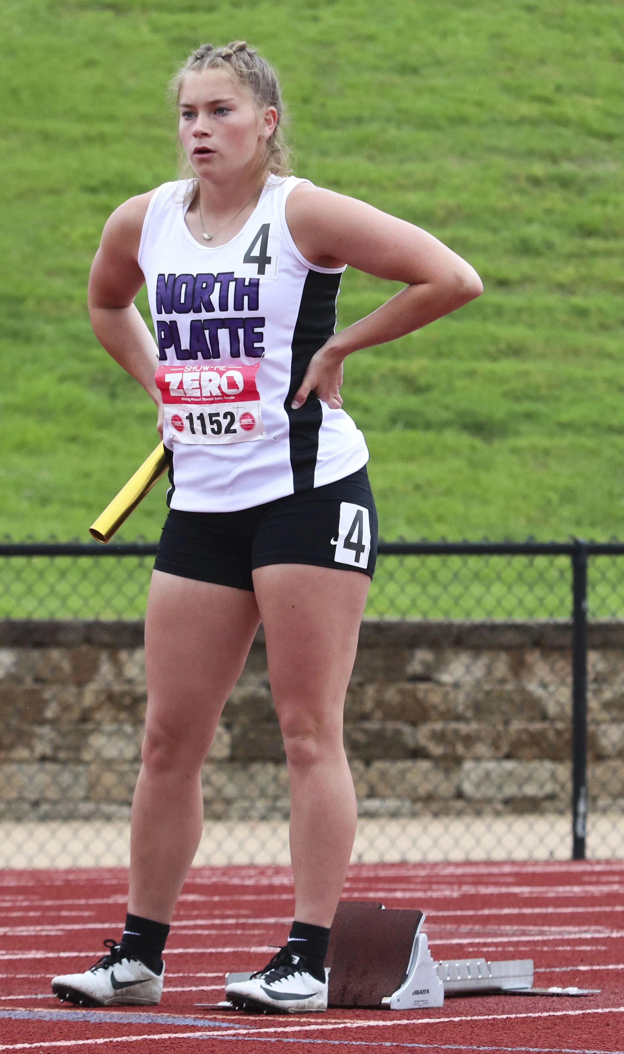 NP girls 4x100.jpg