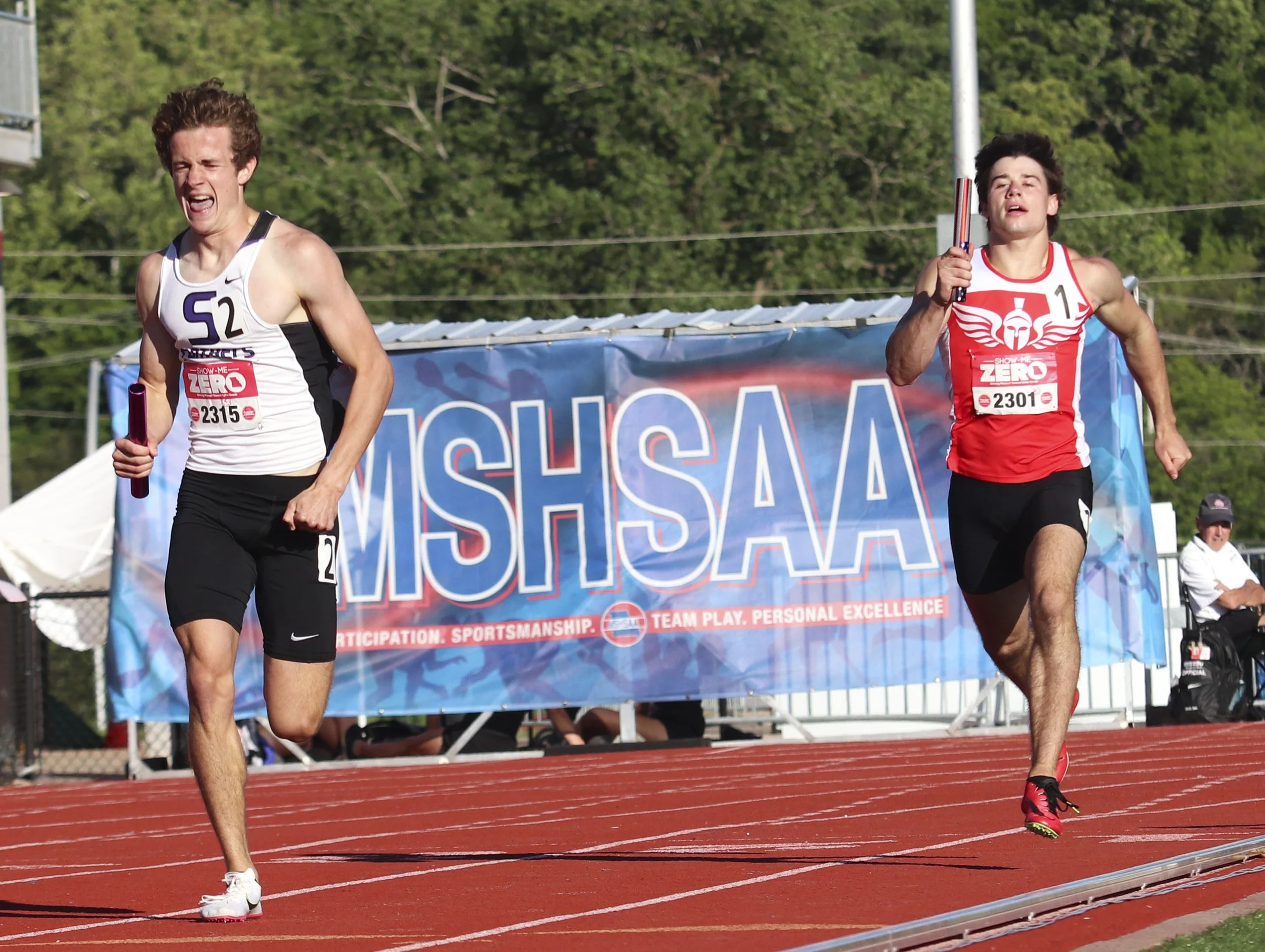 Boys 4x400 Prelims lap 1.jpg