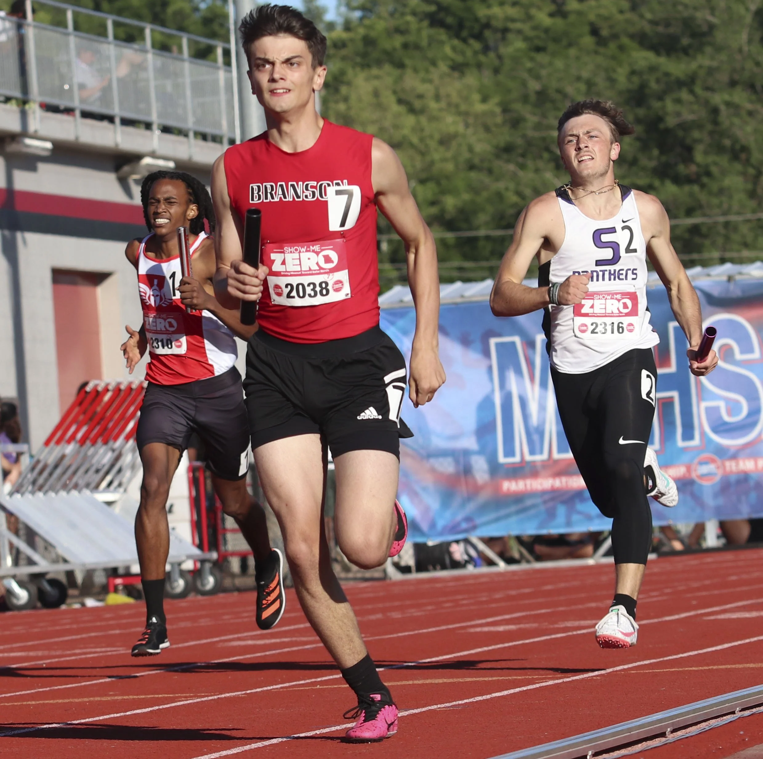 Boys 4x400 Prelims lap 3.jpg