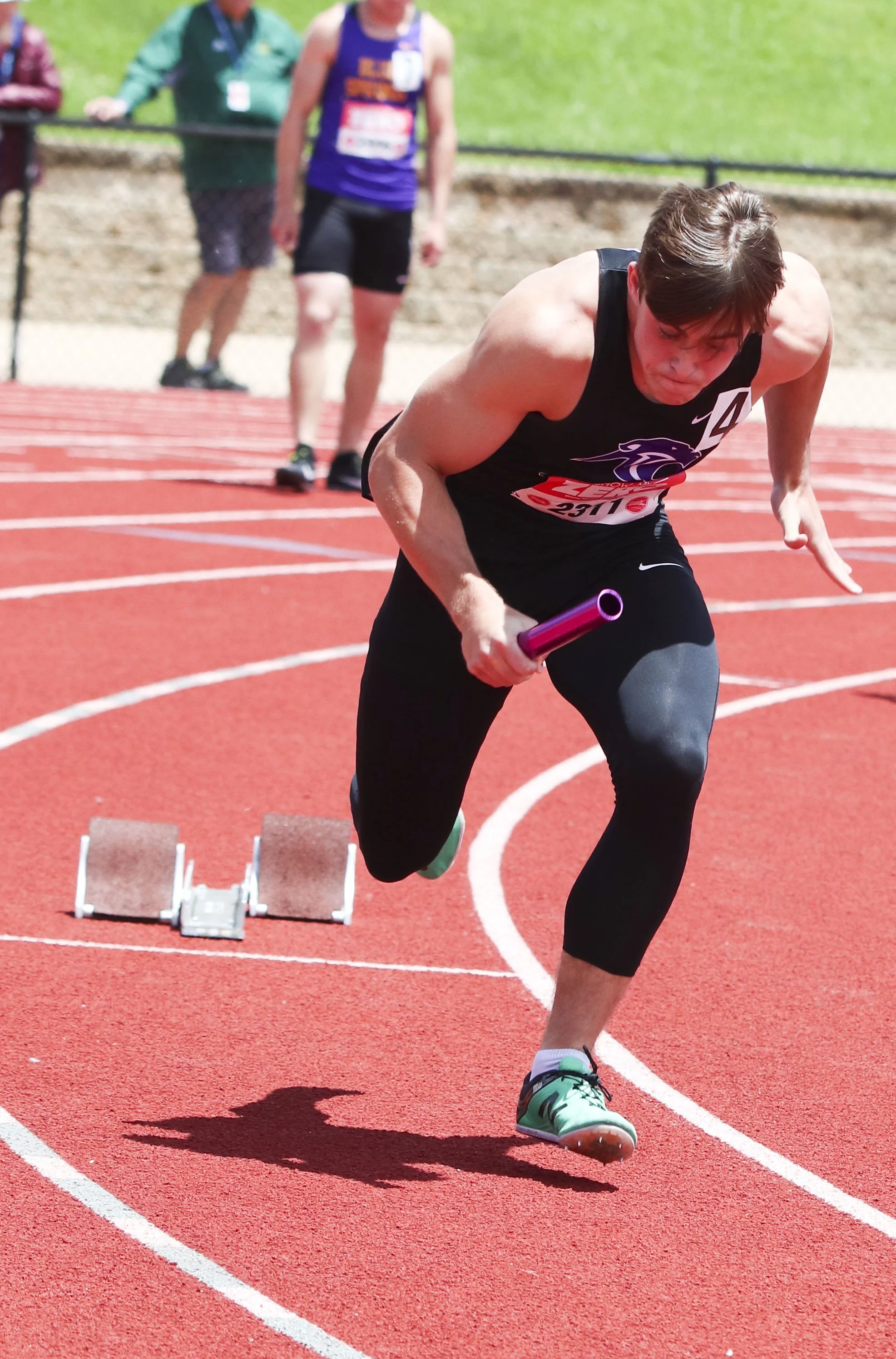 PHS 4x200 prelims_1.jpg