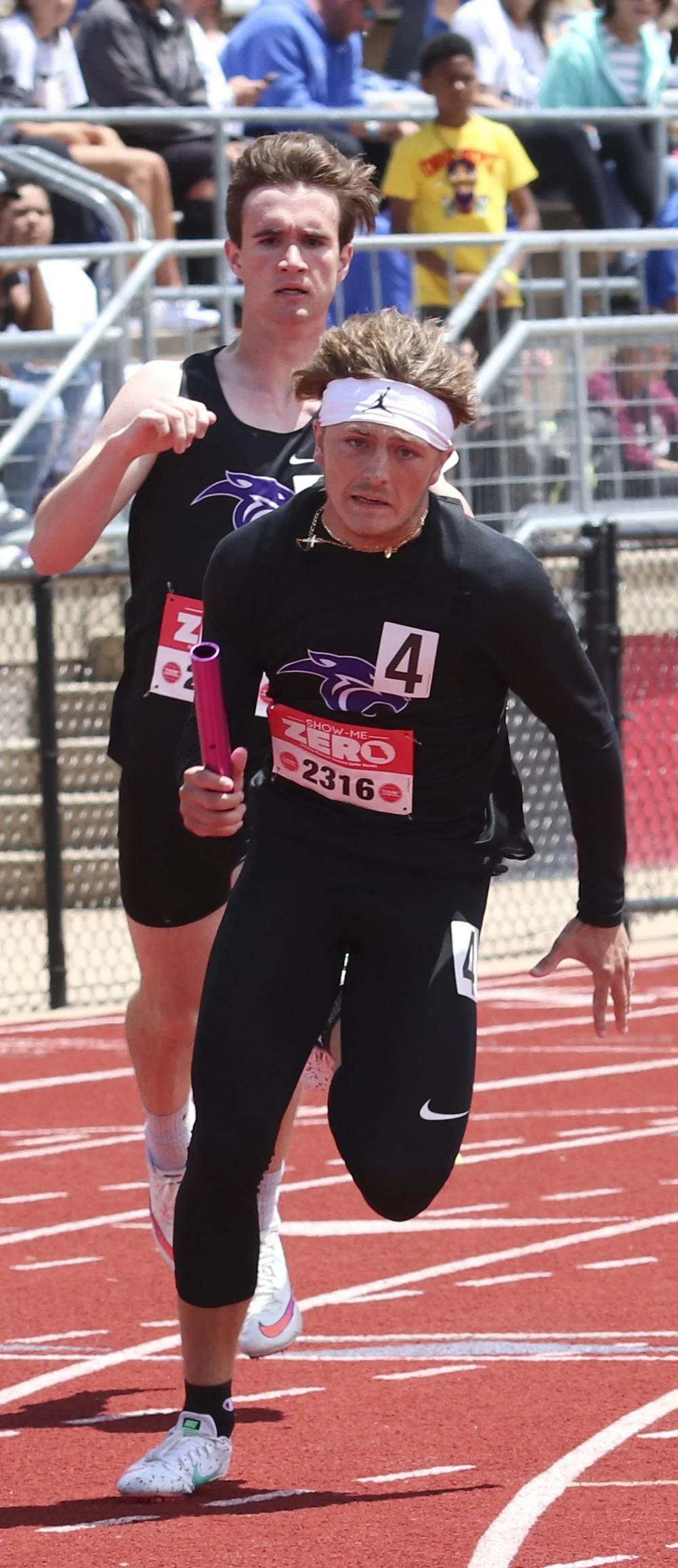PHS 4x200 prelims_4.jpg