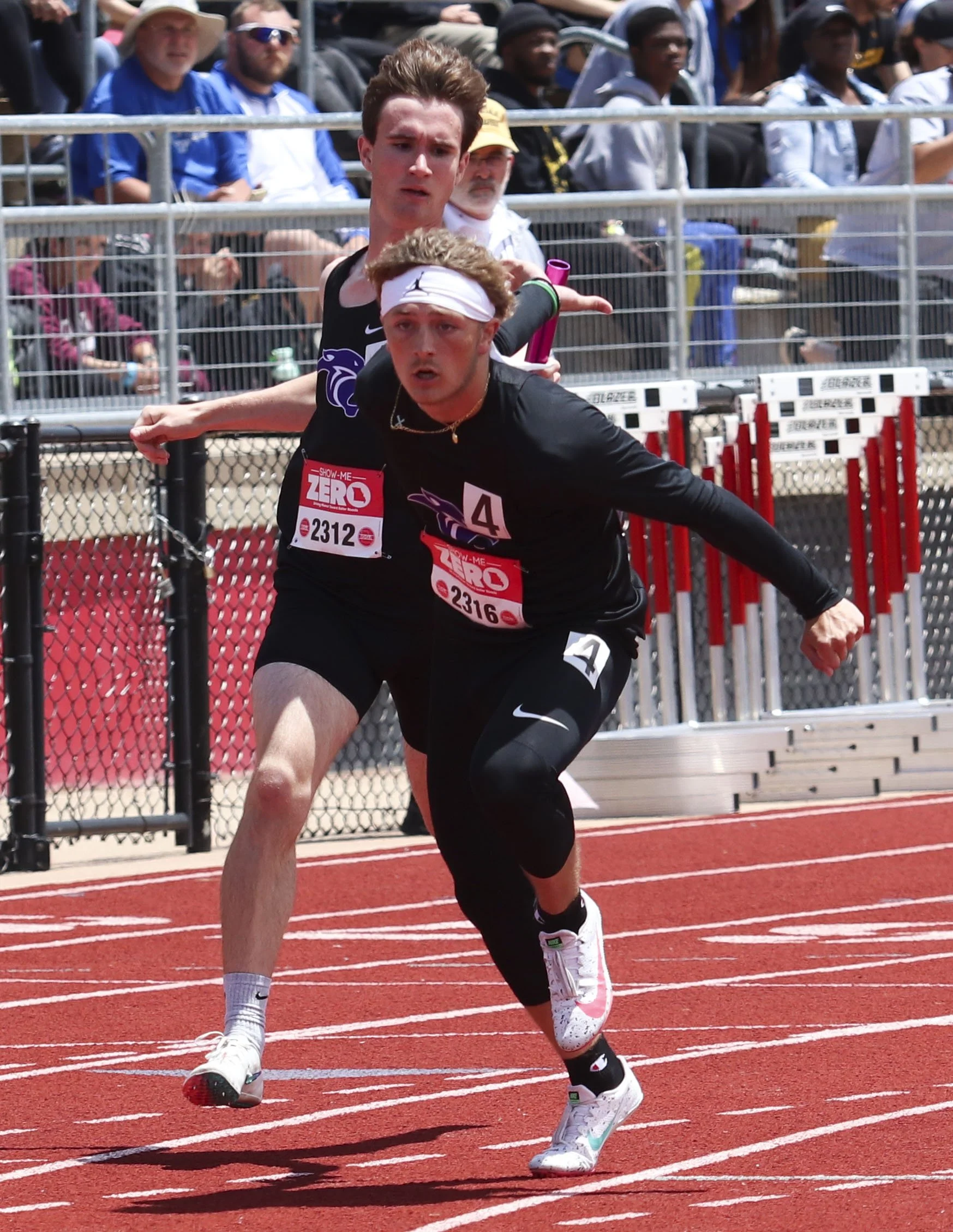 PHS 4x200 prelims_3.jpg