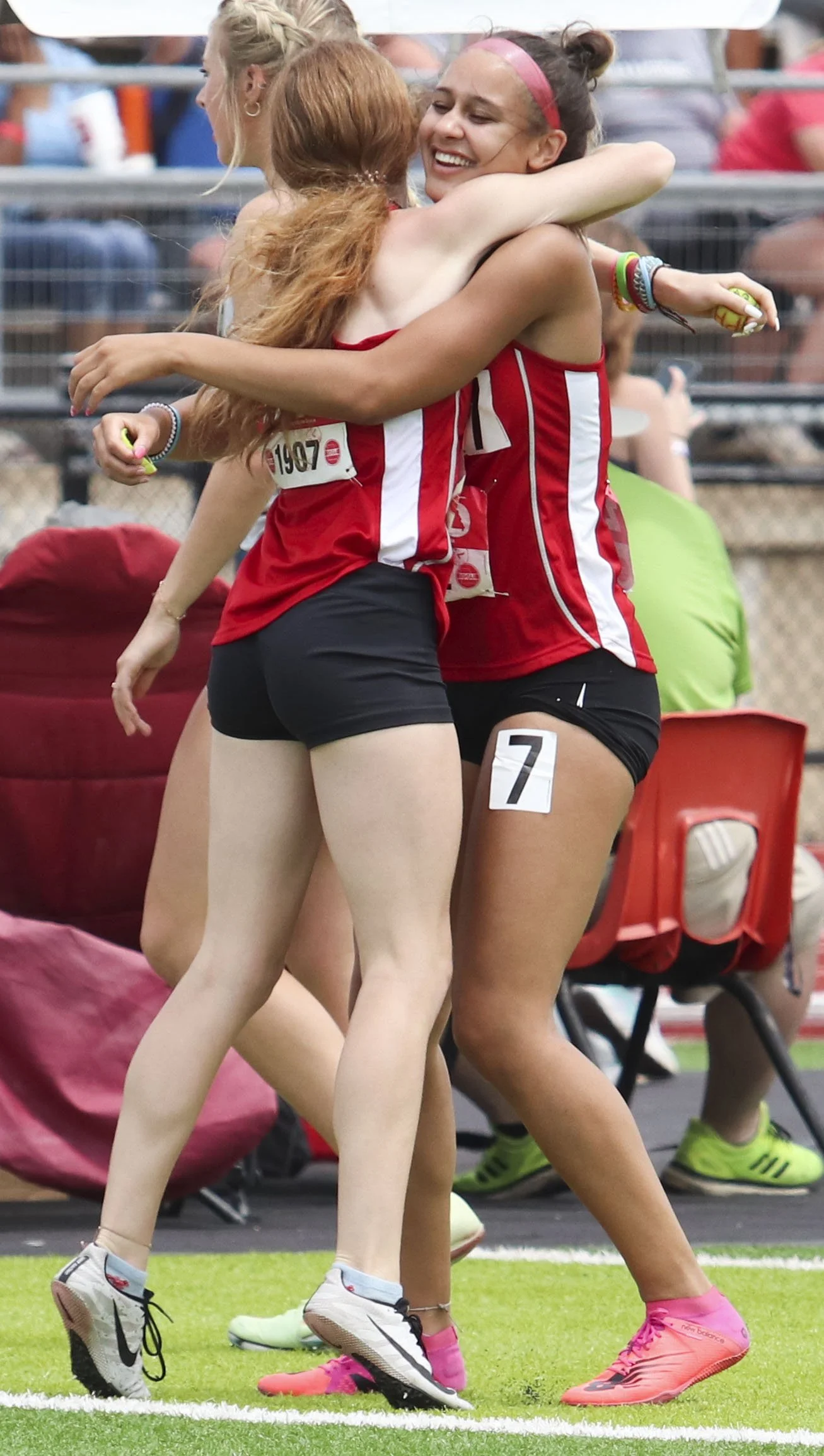 PH 4x100 girls celeb_2.jpg