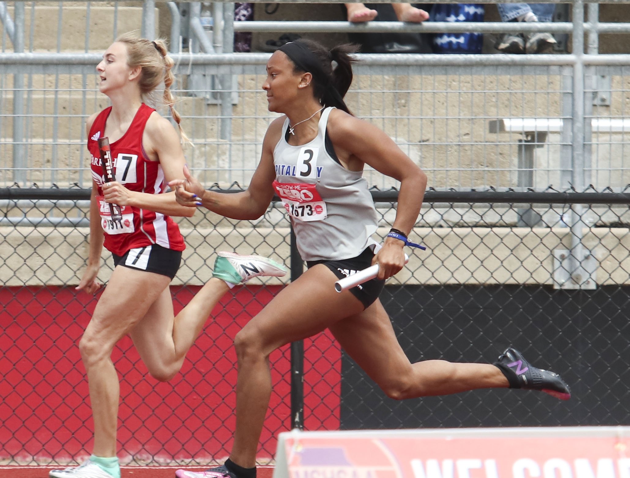 PH 4x100 girls final finish.jpg