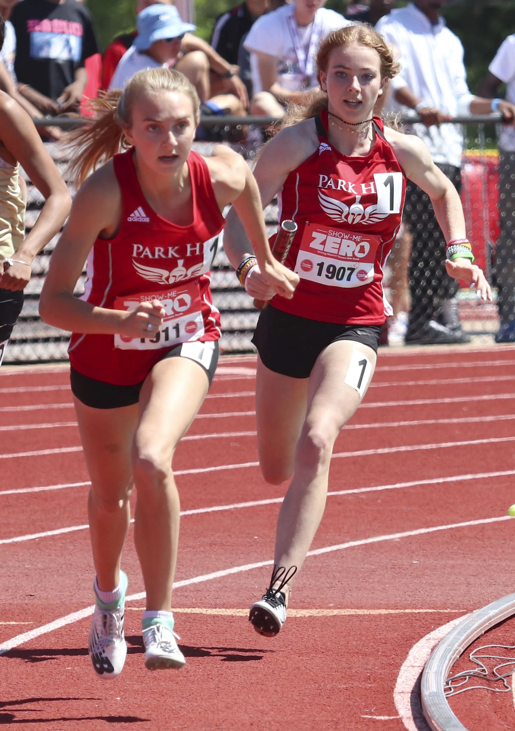 PH Girls Relay handoff prelims_1.jpg