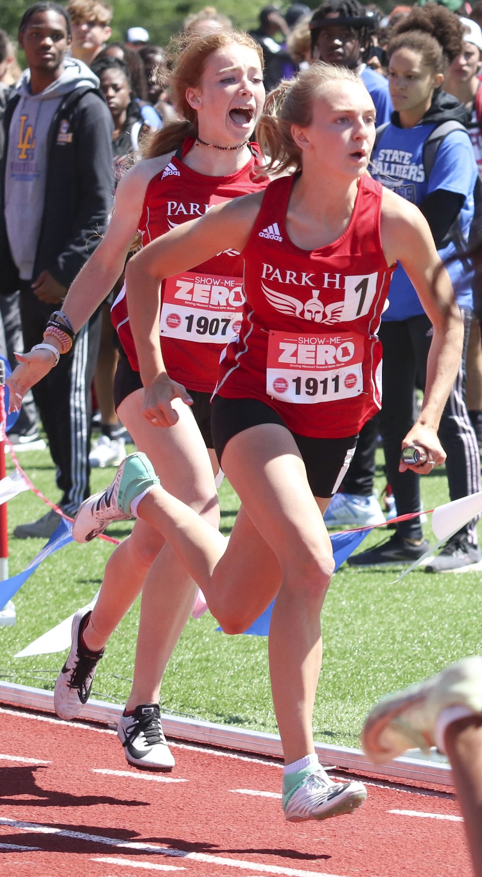PH Girls Relay handoff prelims_2.jpg