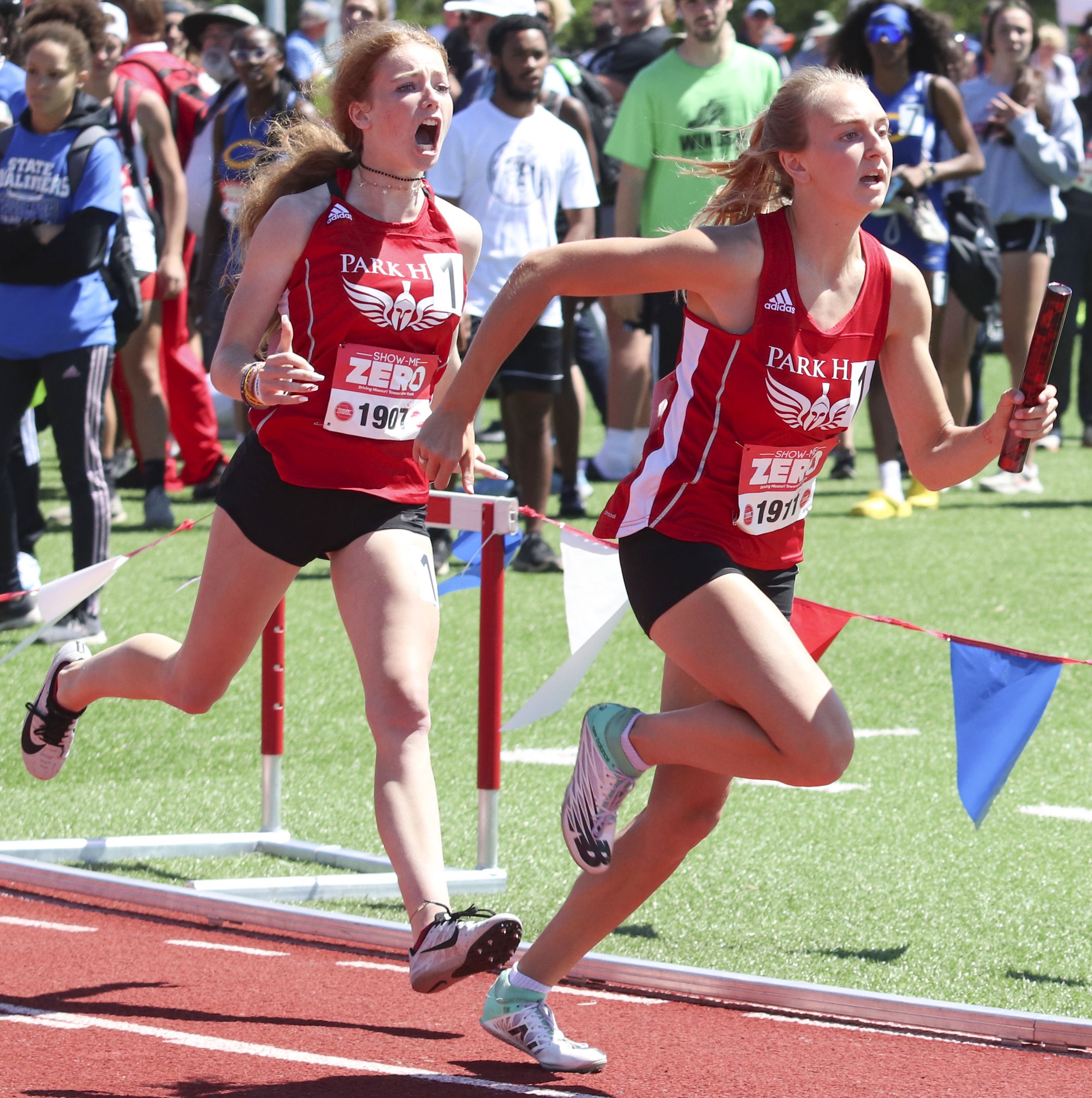 PH Girls Relay handoff prelims_3.jpg