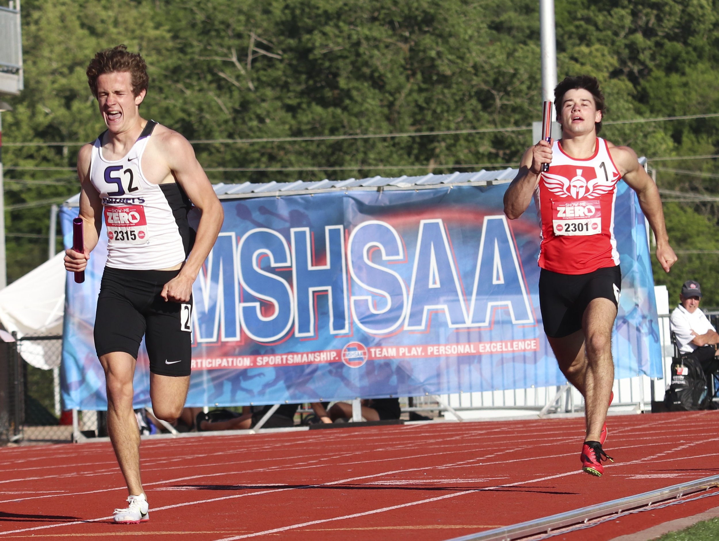 Boys 4x400 Prelims lap 1.jpg