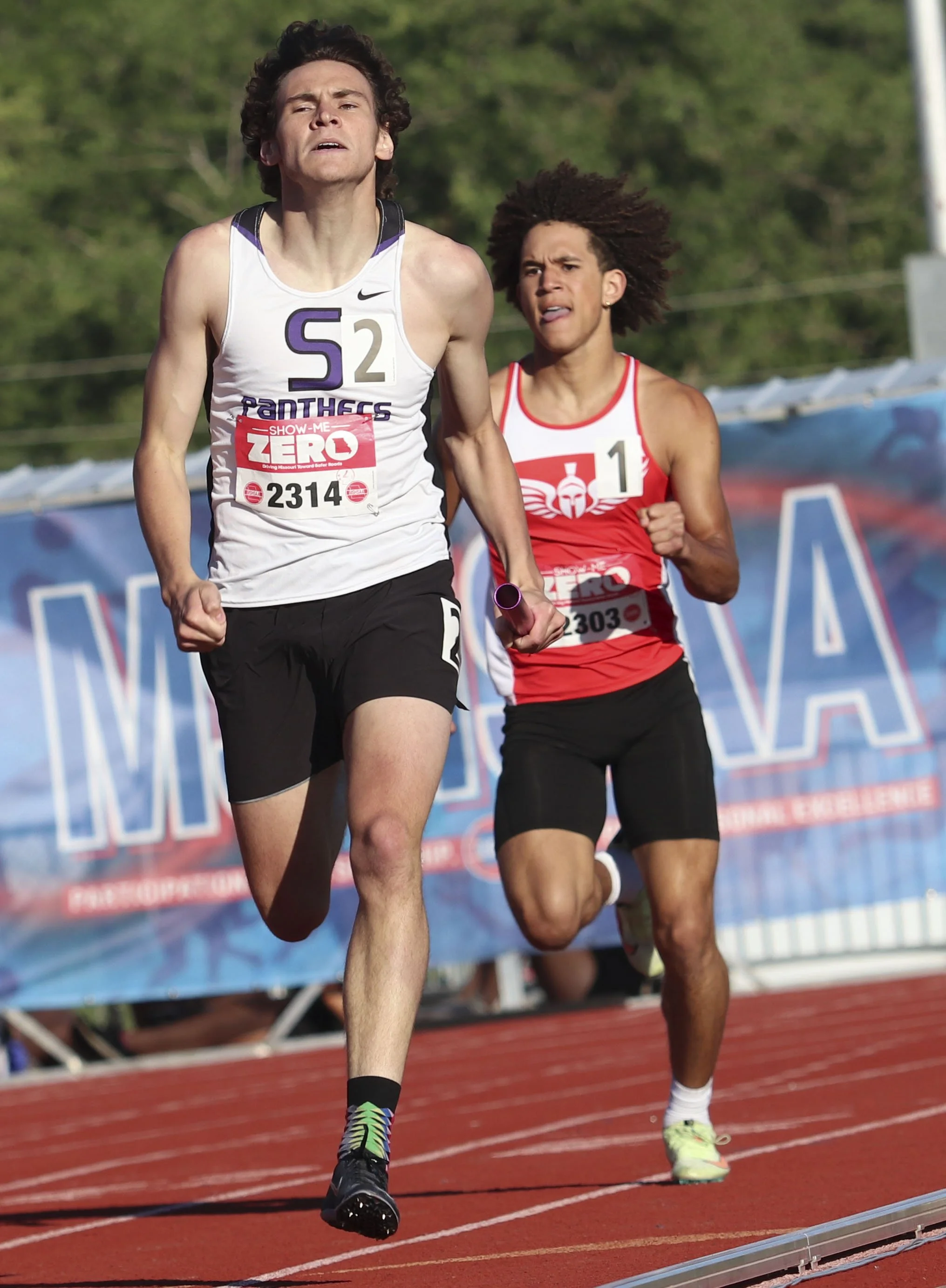 Boys 4x400 Prelims lap 4.jpg