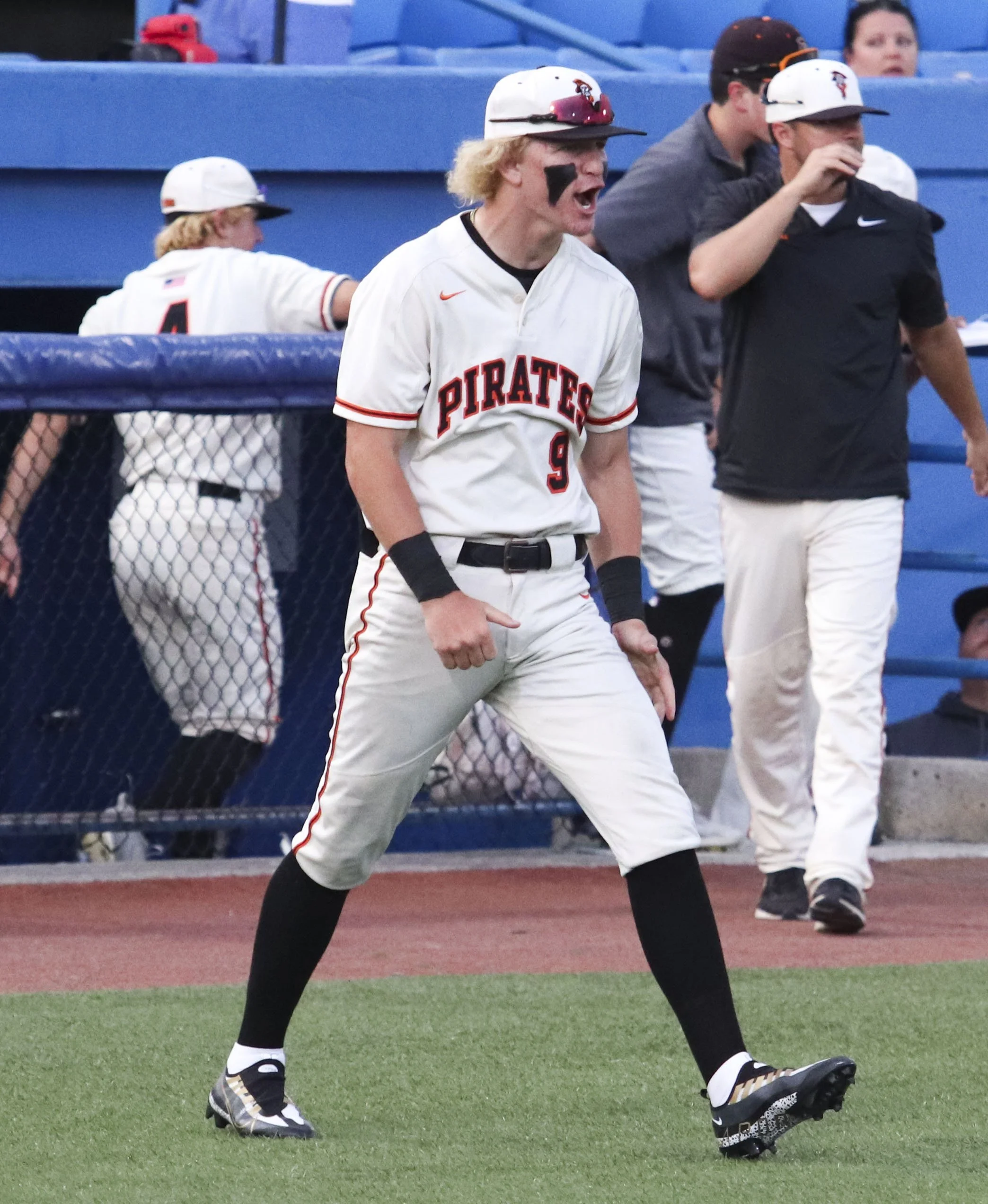 Dylan Zimmerman clap_1.jpg