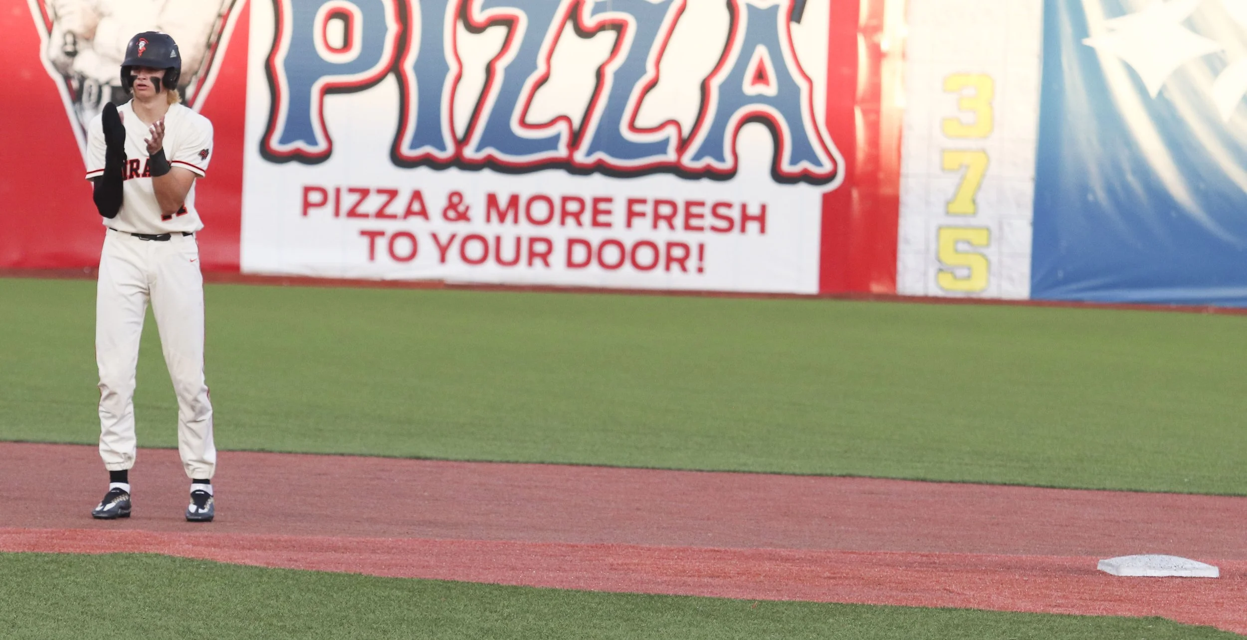 Wimberly on second.jpg