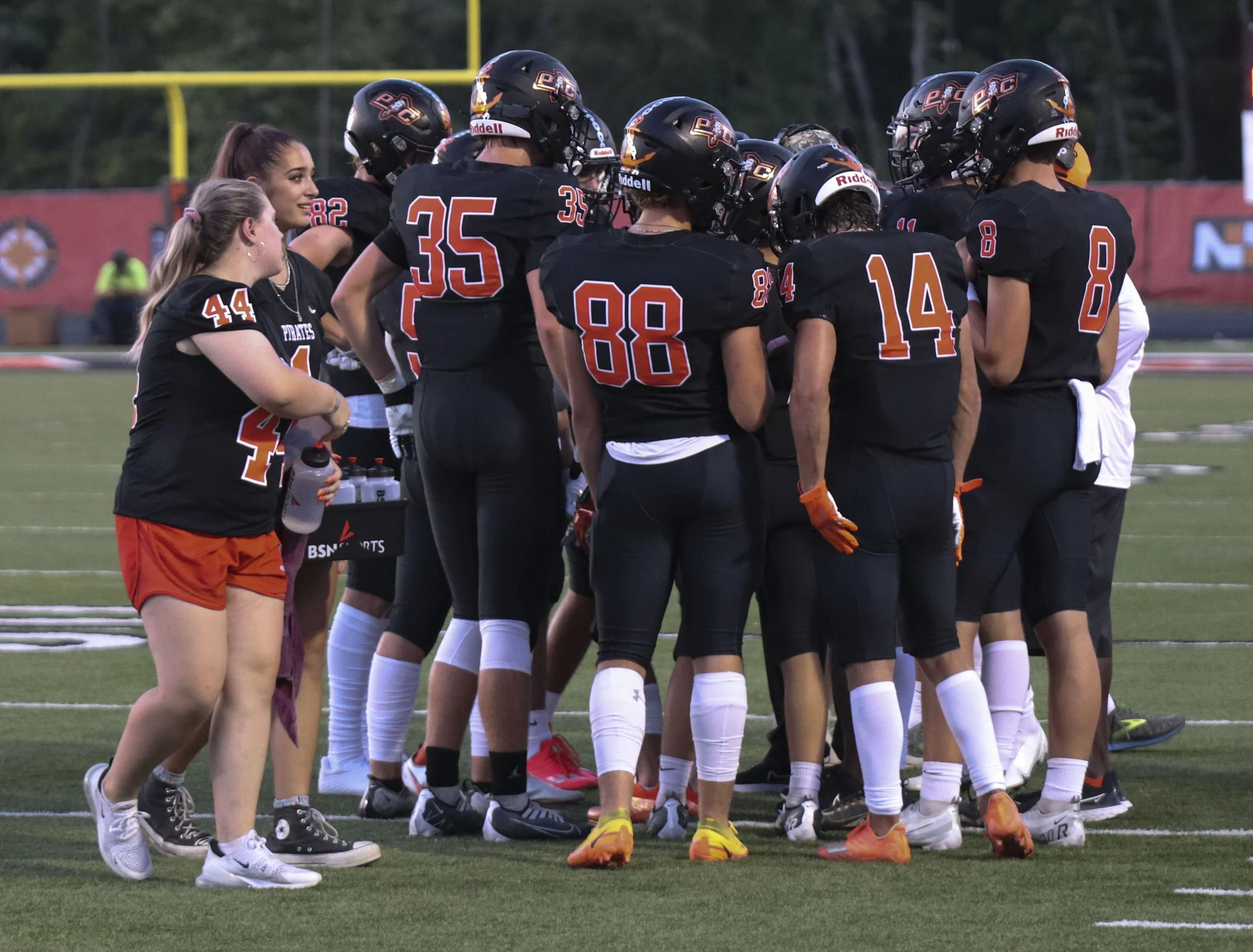 HUDDLE_1.jpg