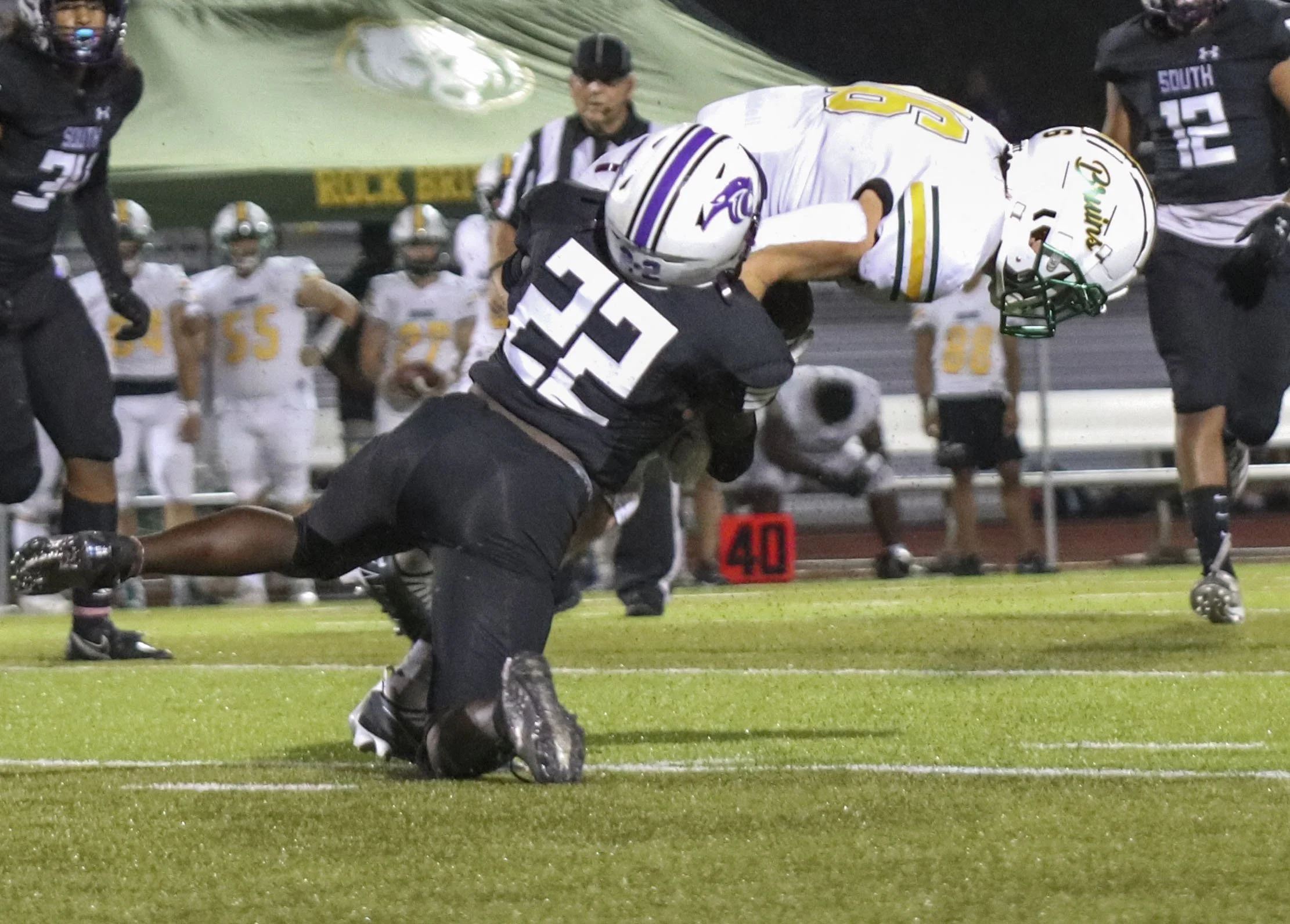 Marcel Miller tackle_1.jpg