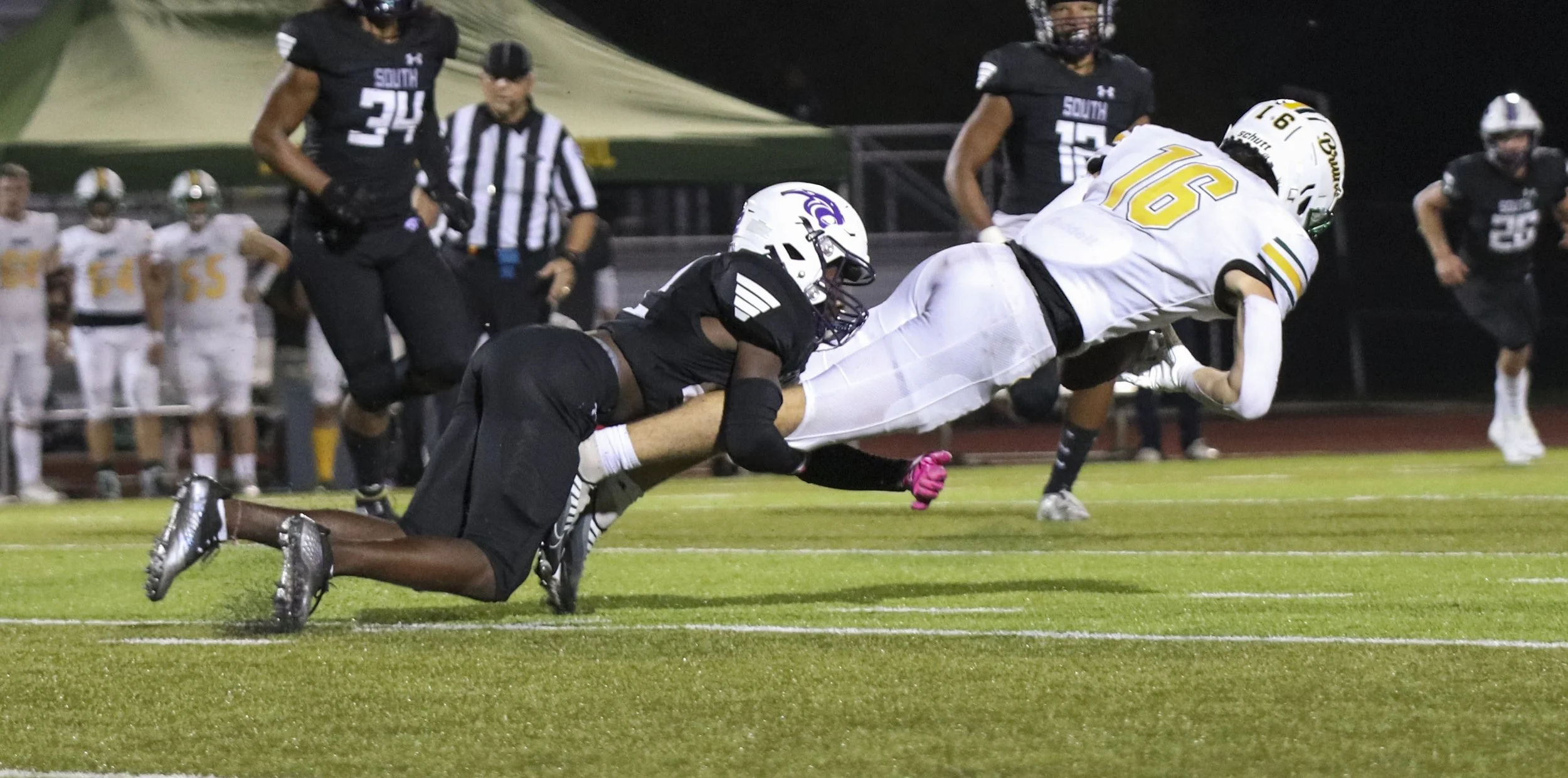 Marcel Miller tackle_2.jpg