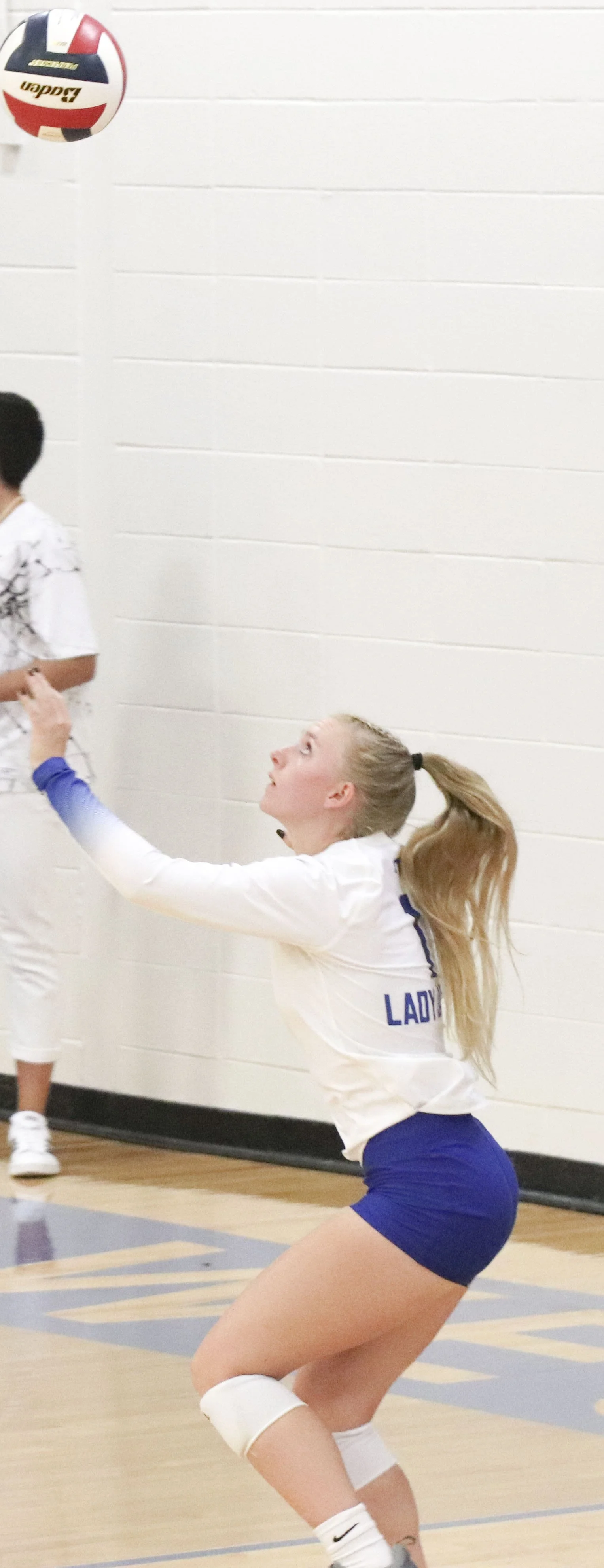 Ahlanna Rutherford serve_1.jpg
