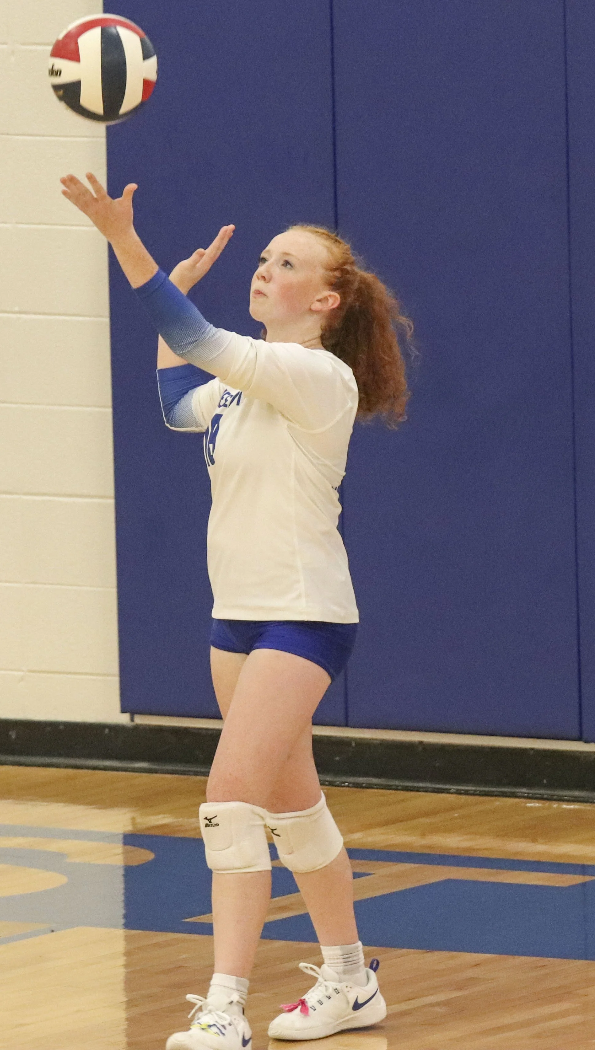 Maddie McMillan serve_2.jpg
