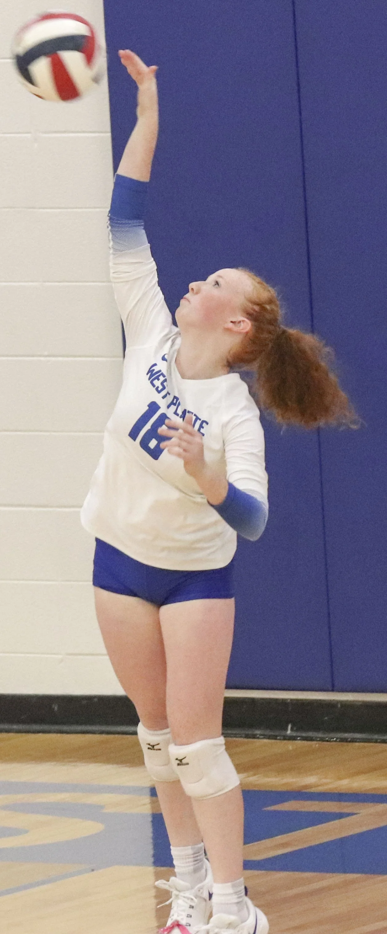 Maddie McMillan serve_3.jpg