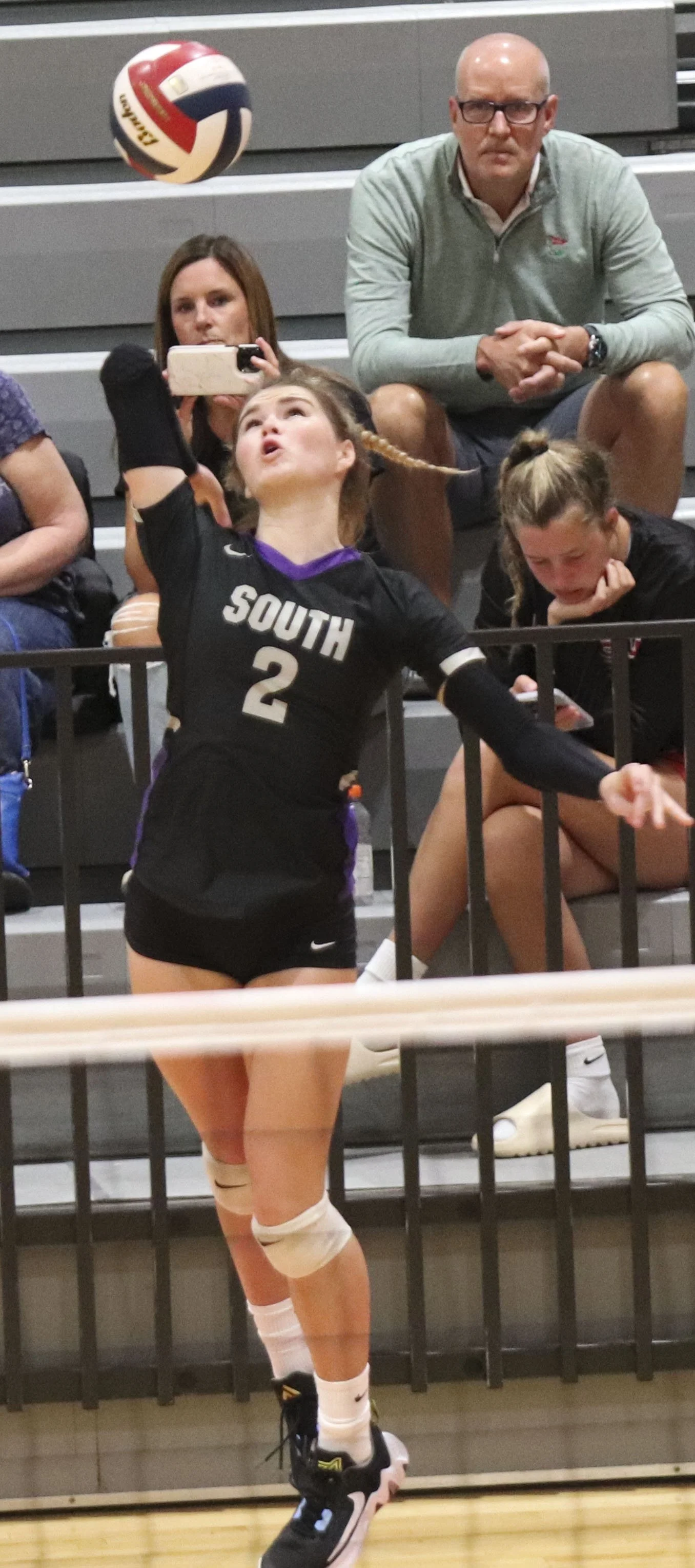 Isabel Day serve.jpg
