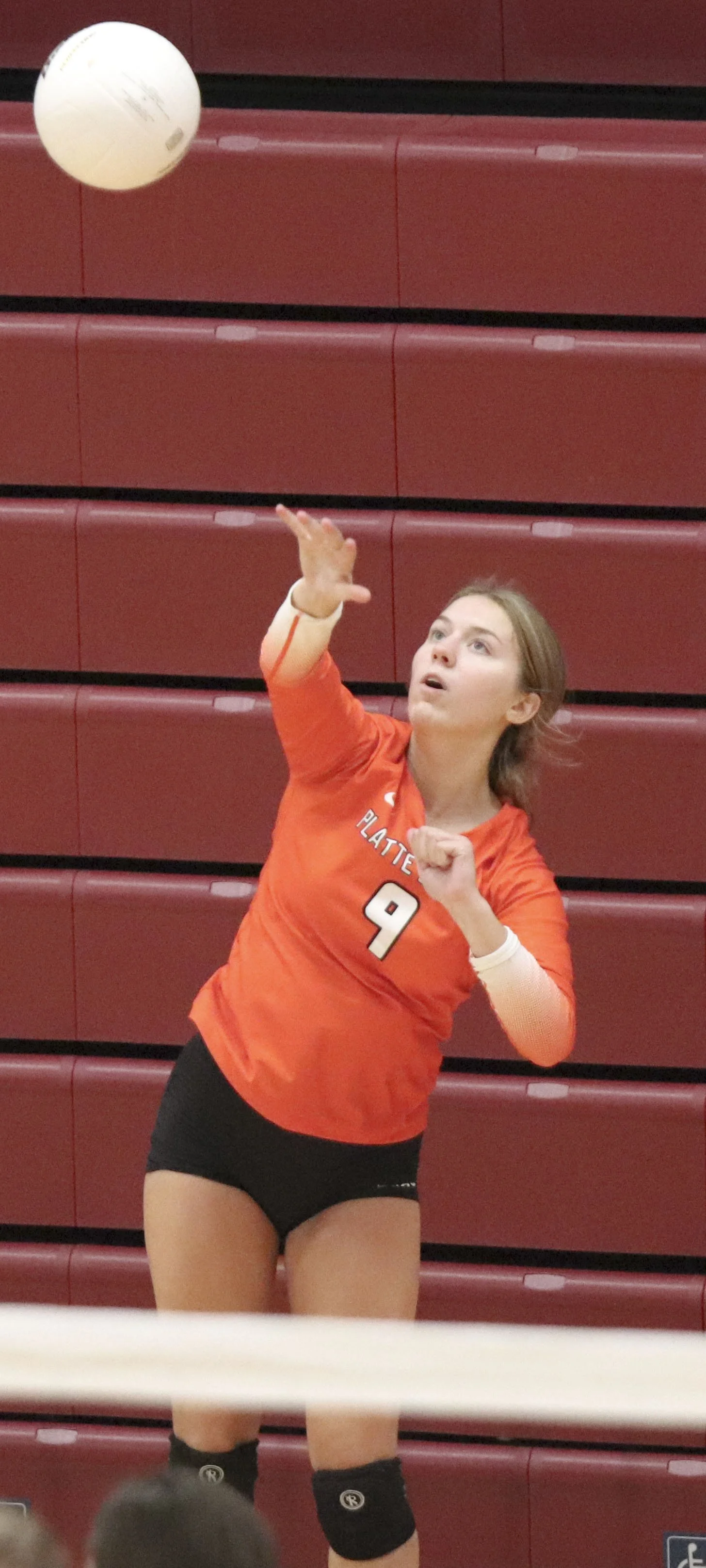 emma harned serve_1.jpg