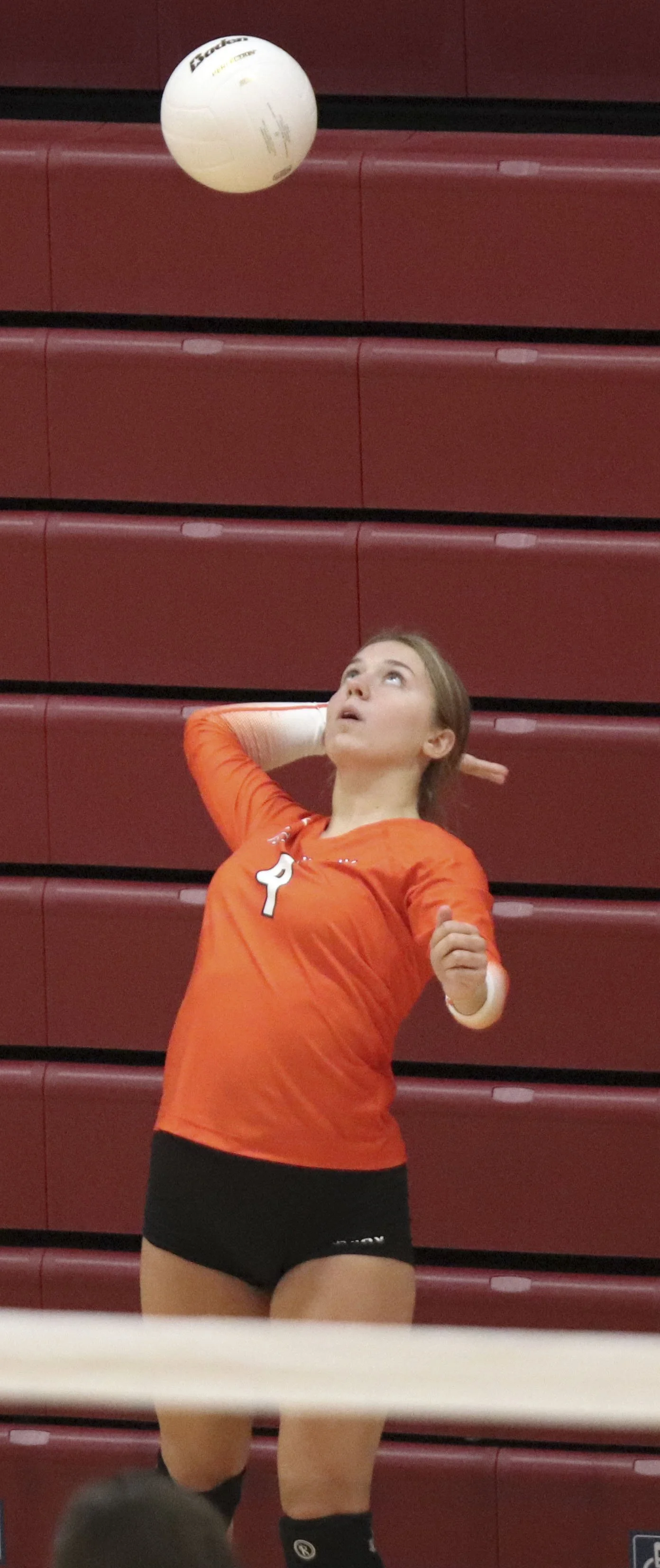 emma harned serve.jpg
