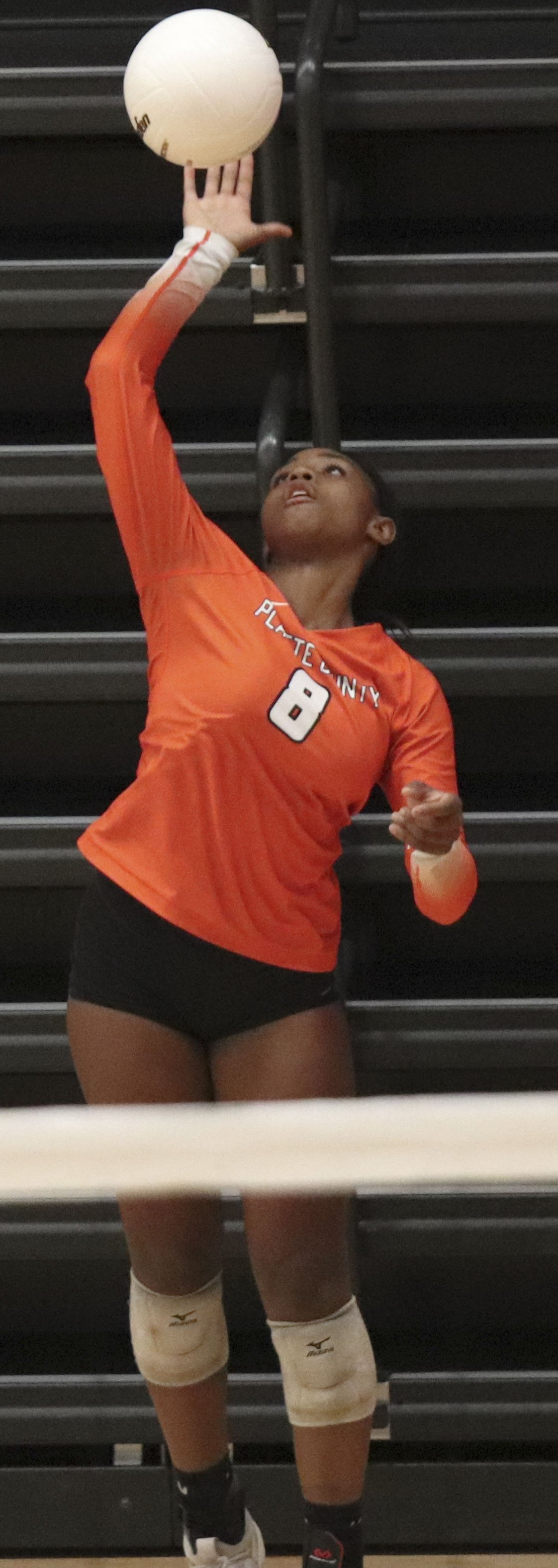 tatianna murray serve.jpg