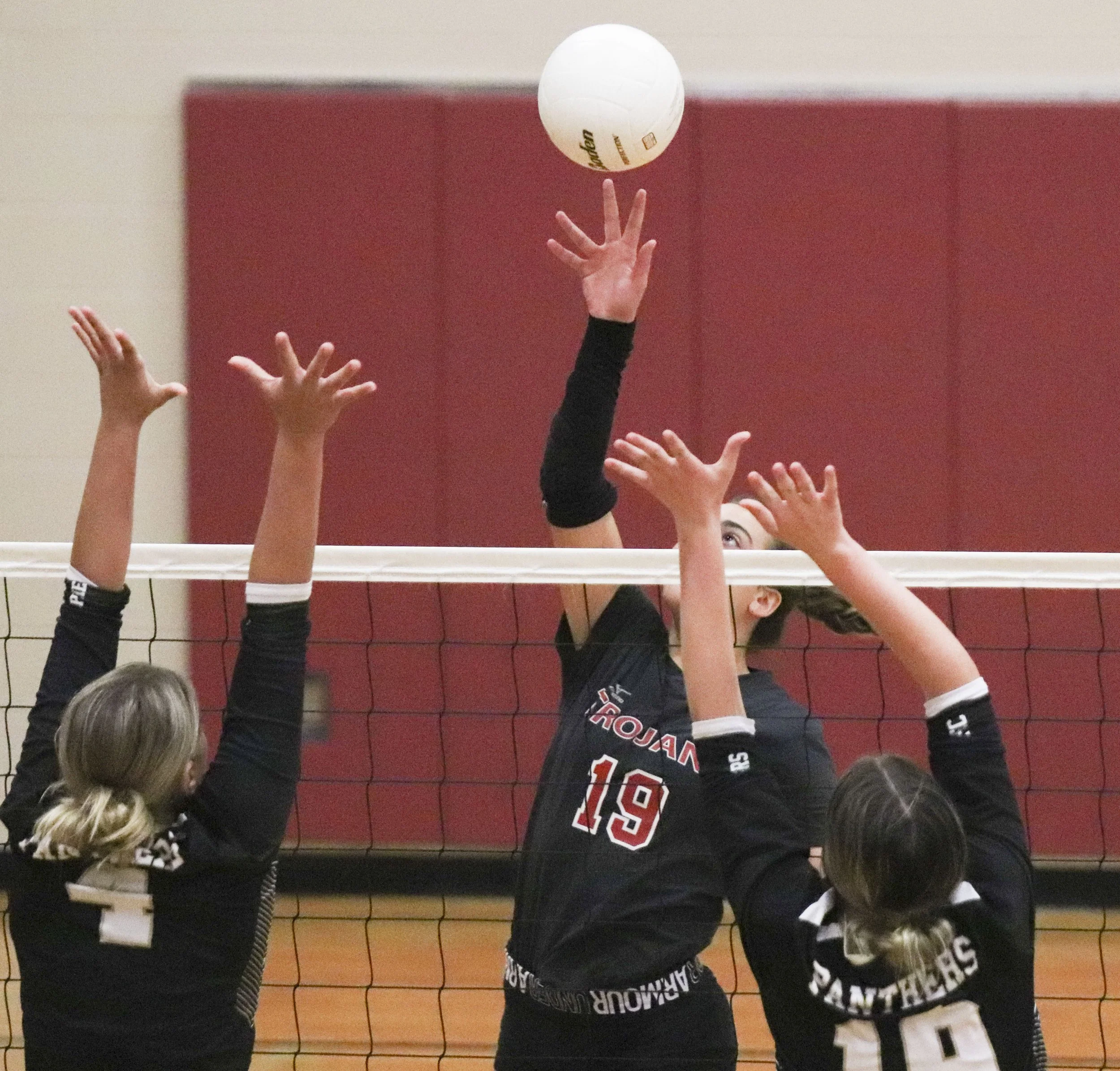 Shaye Koski spike.jpg
