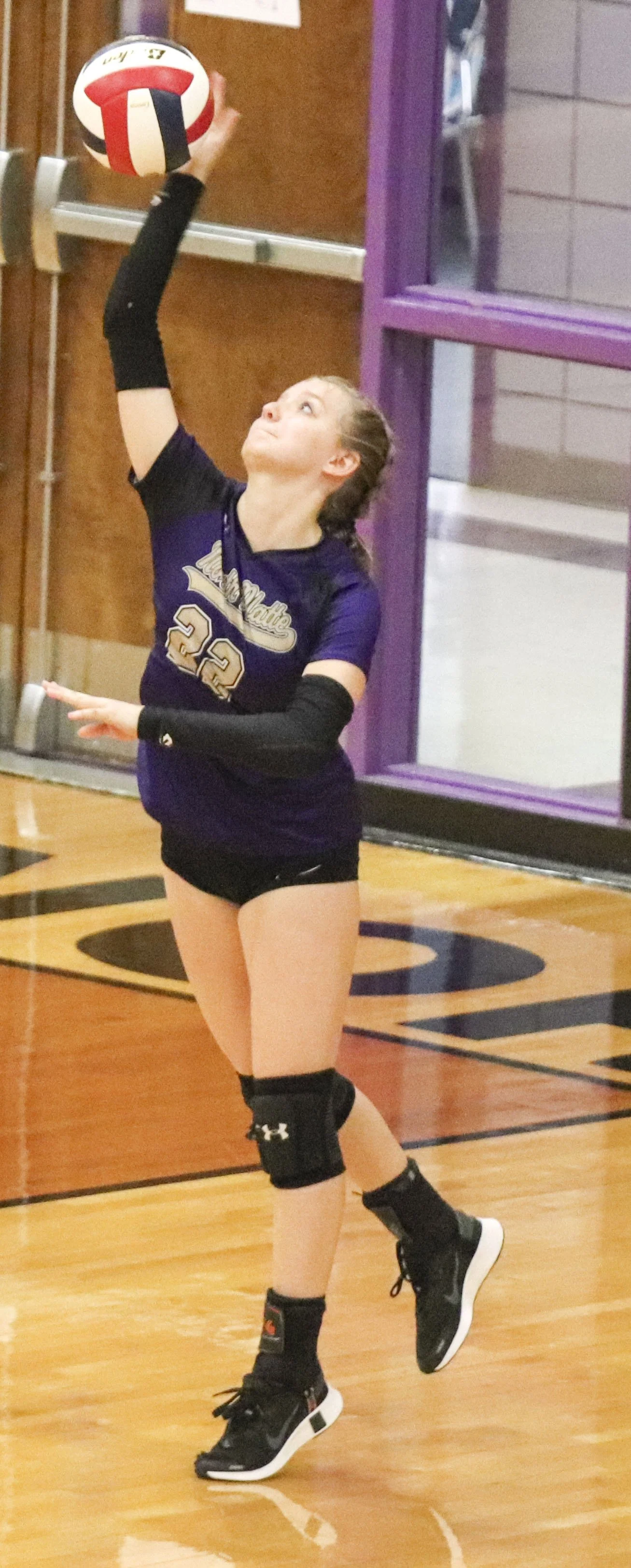 Kate Richardson serve.jpg