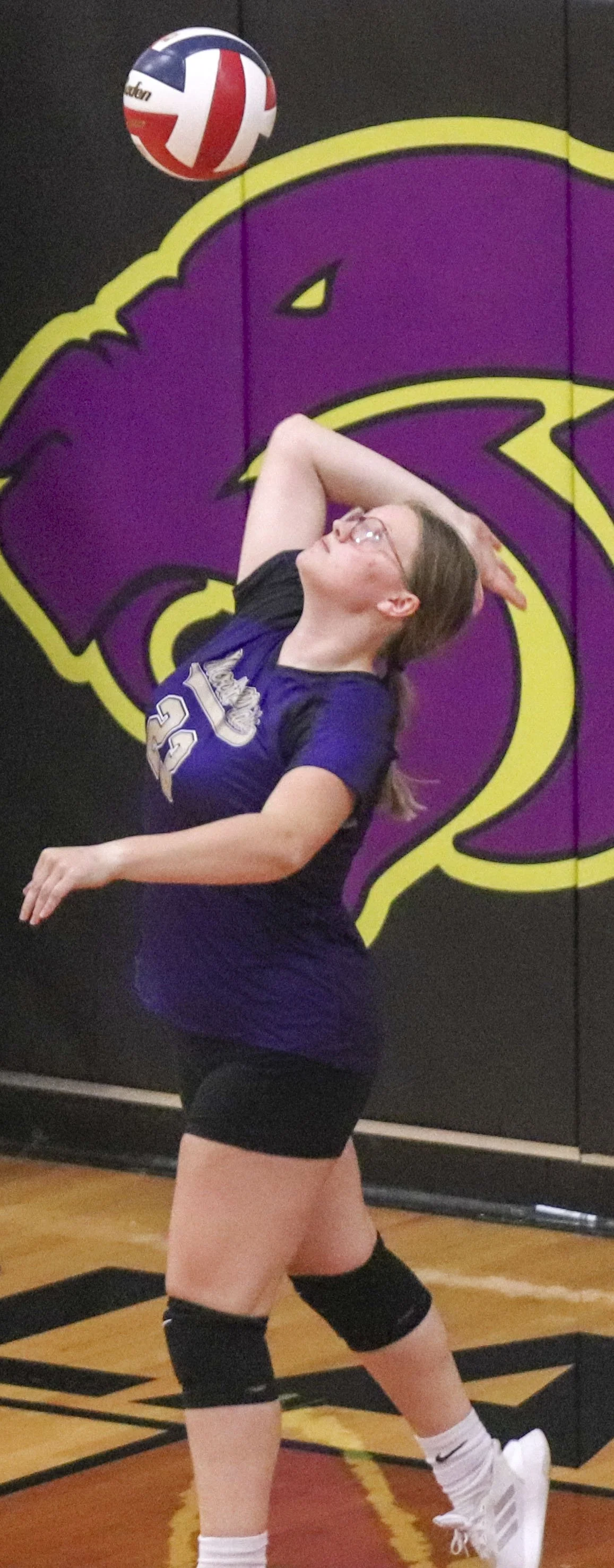 Kinsey Niedfeldt serve.jpg