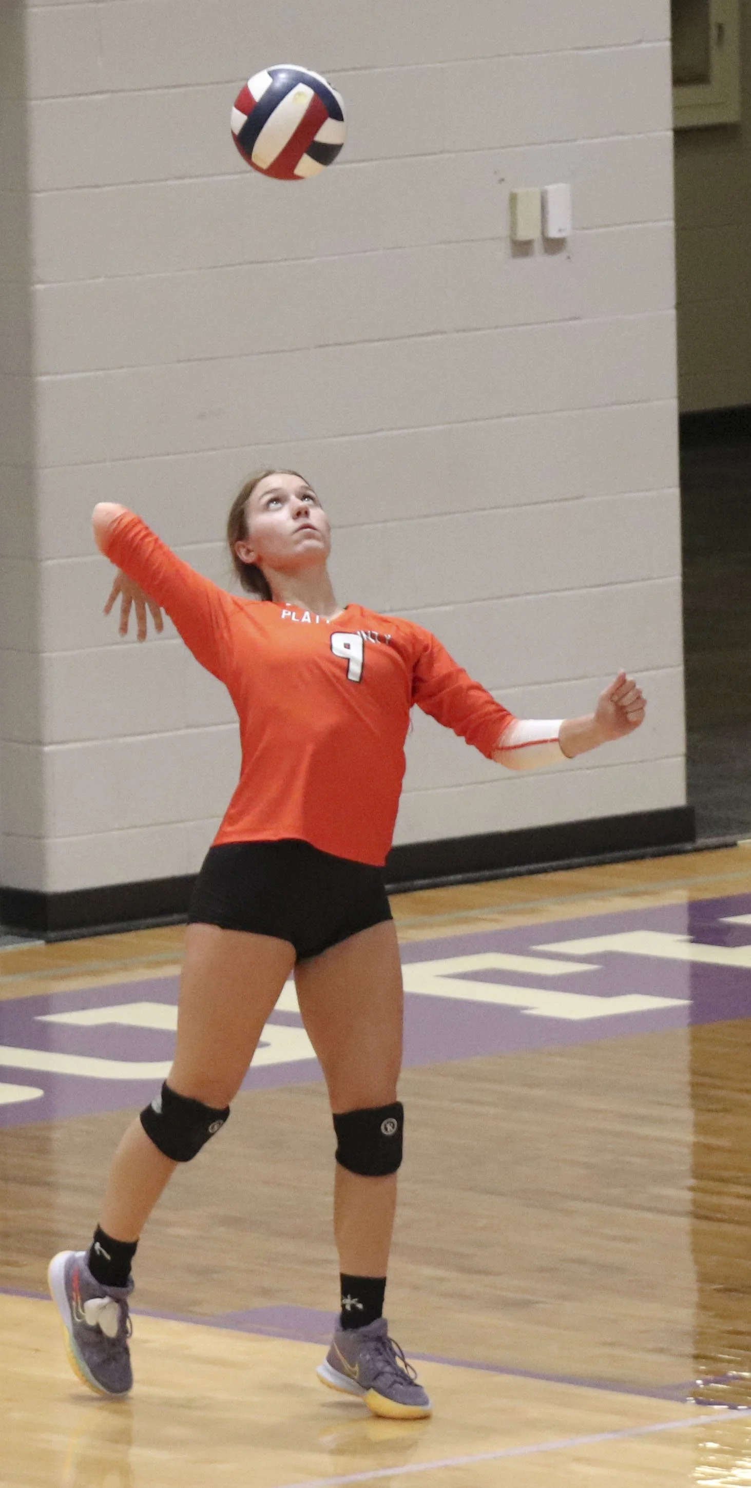 Emma Harned serve_1.jpg