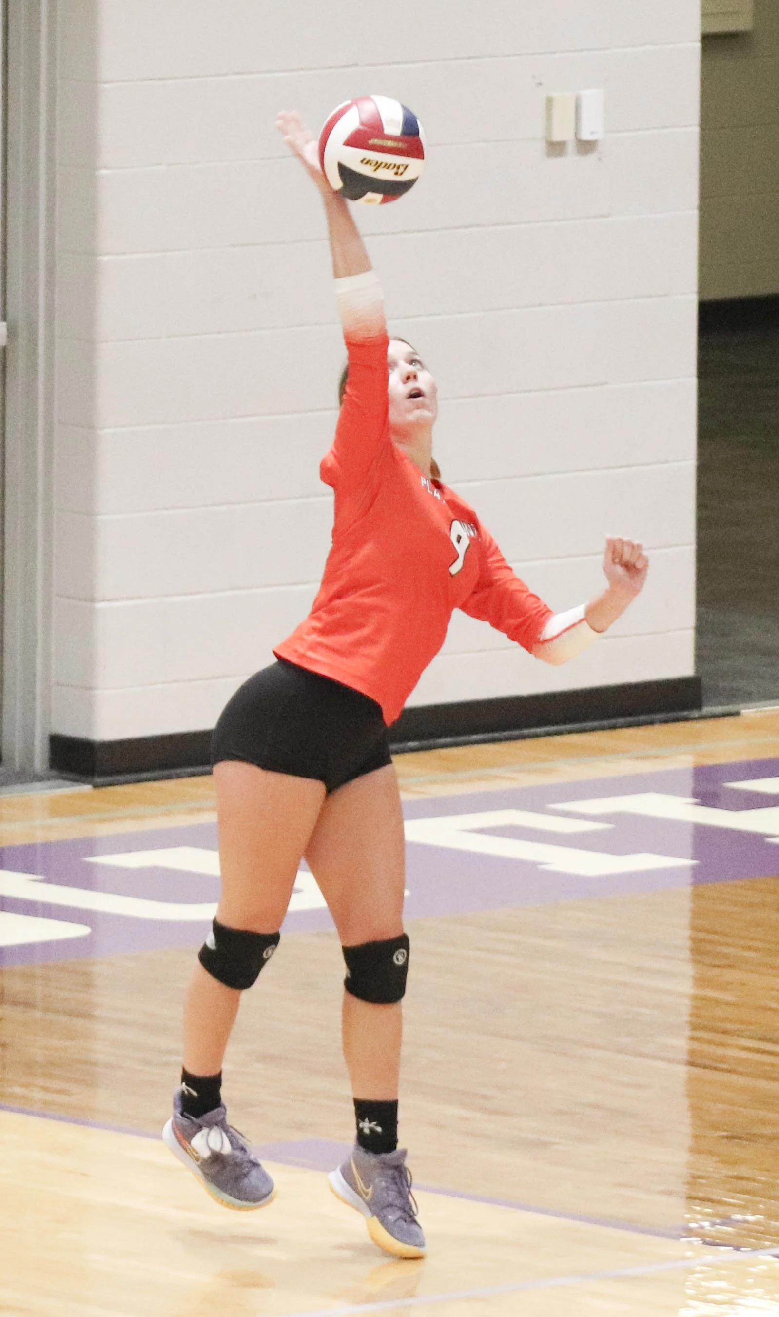 Emma Harned serve.jpg