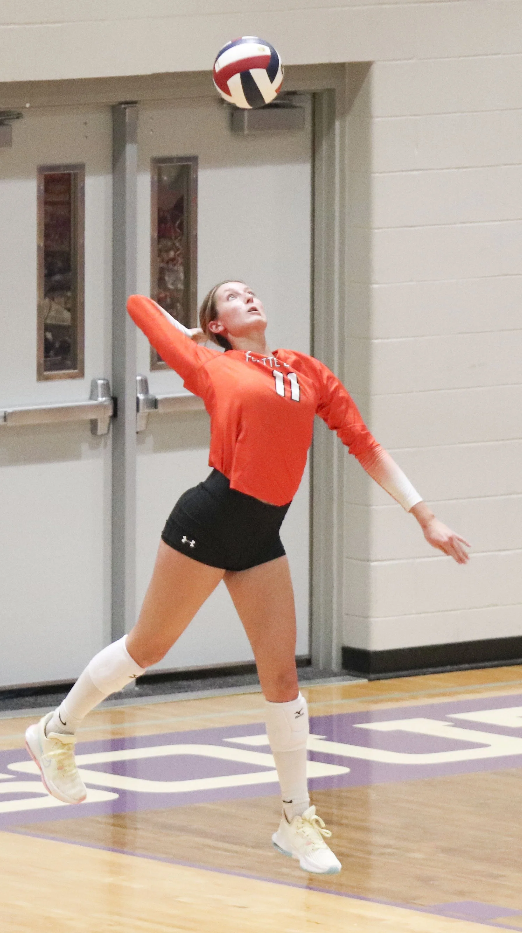 Kendall Johnson serve.jpg