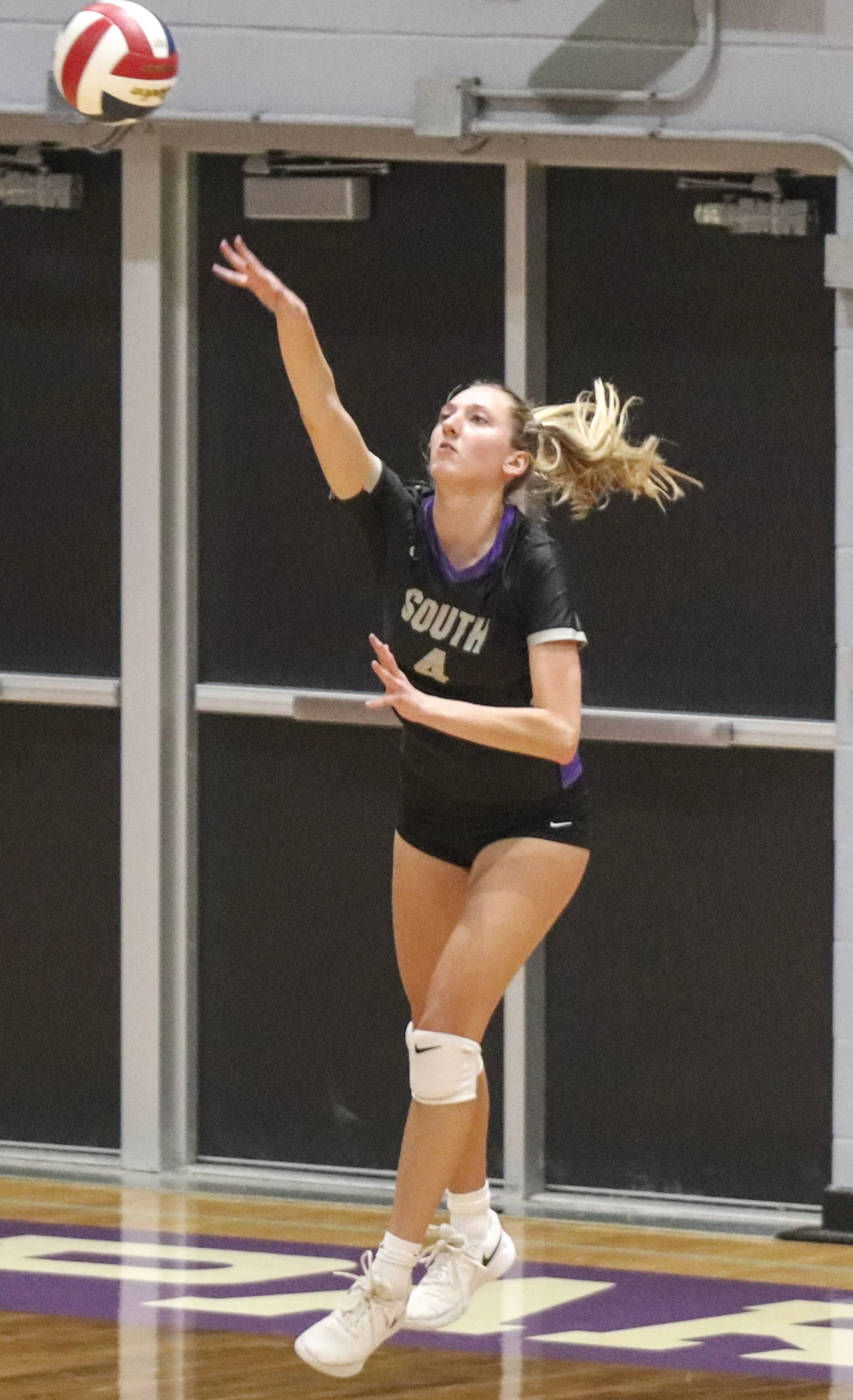 Caoline Wengler serve.jpg