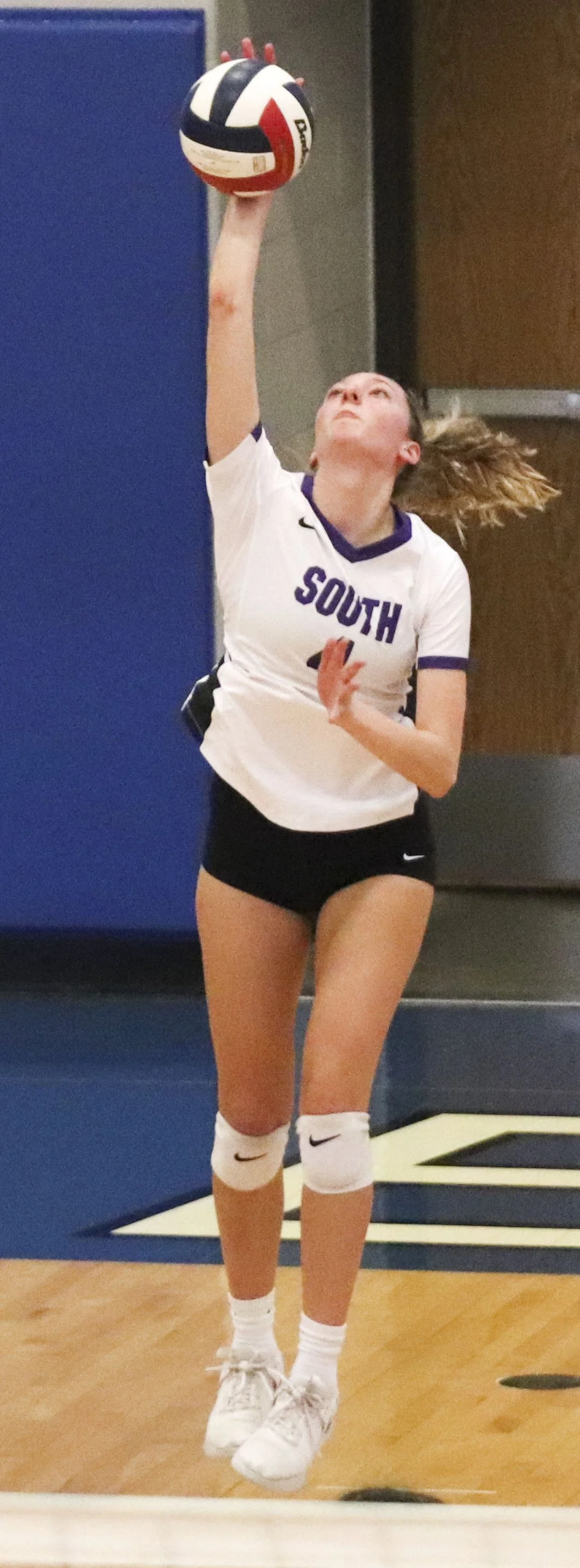 Caroline Wengler serve.jpg