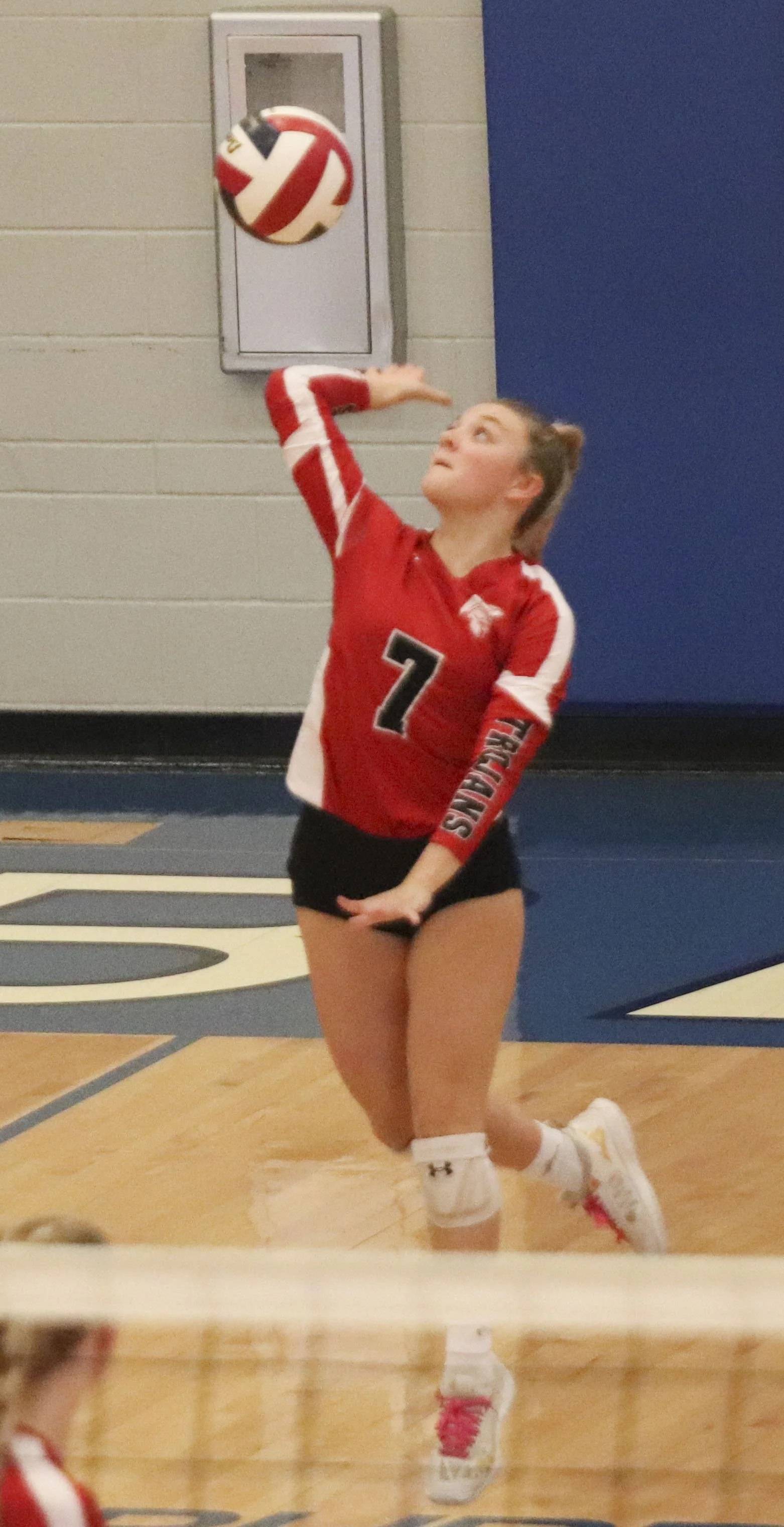 Shelby Bradley serve.jpg