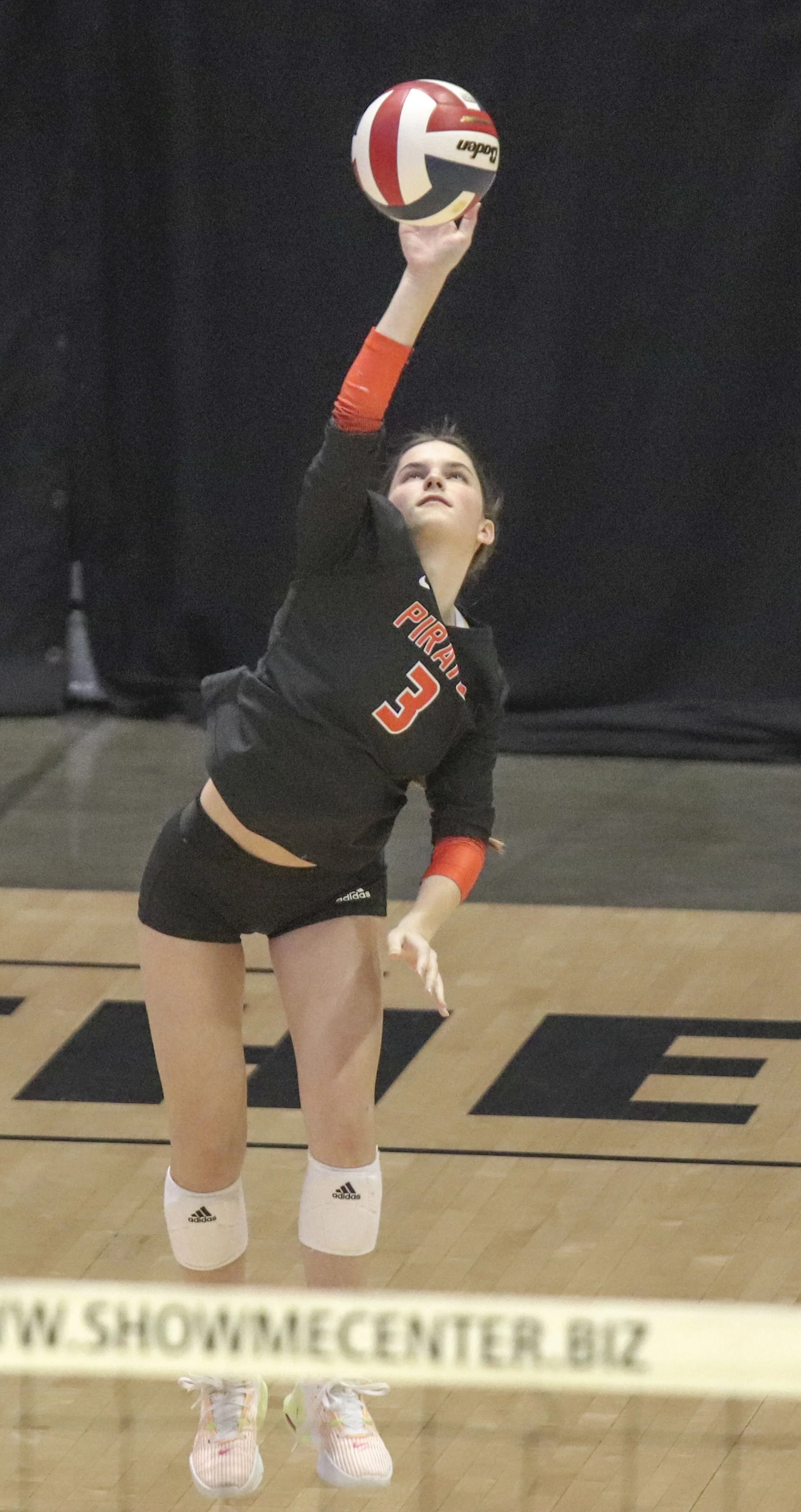 Ava Wheeeler serve_1.jpg