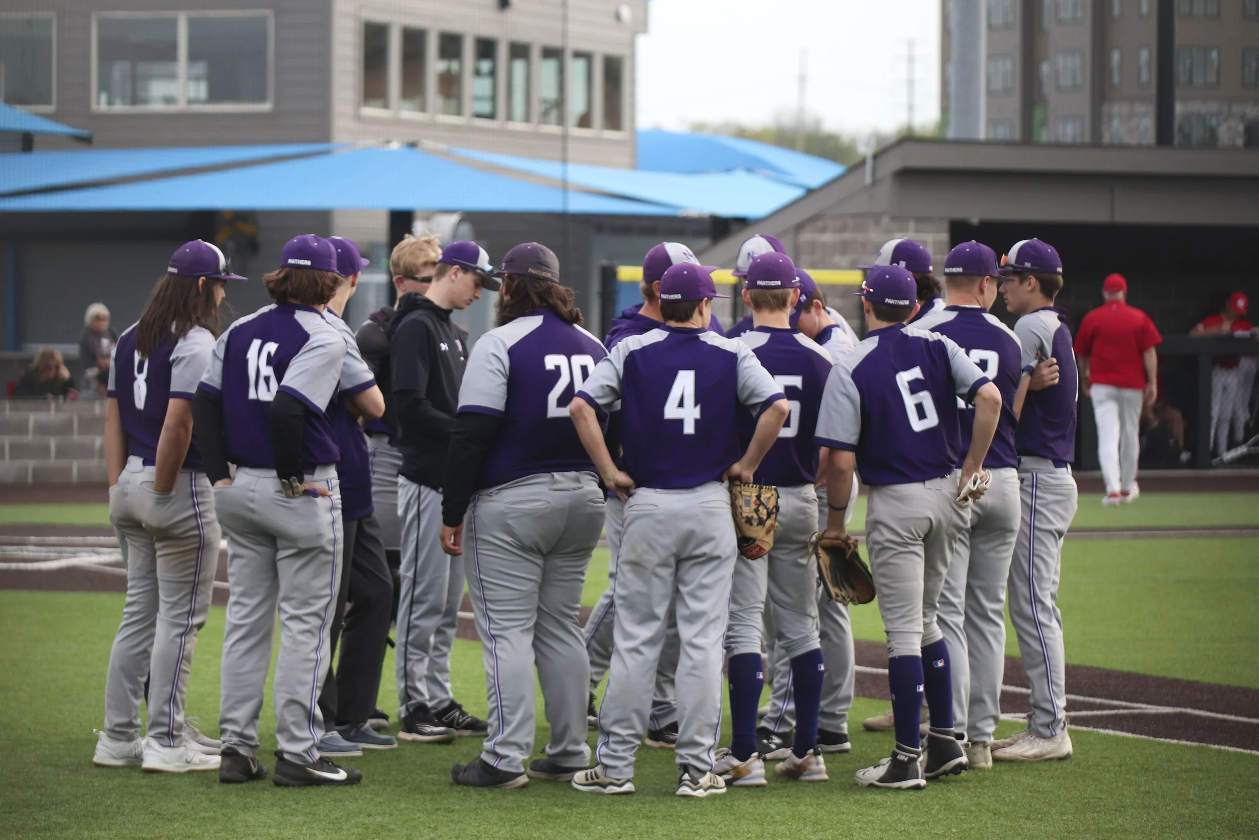 huddle_1.jpg