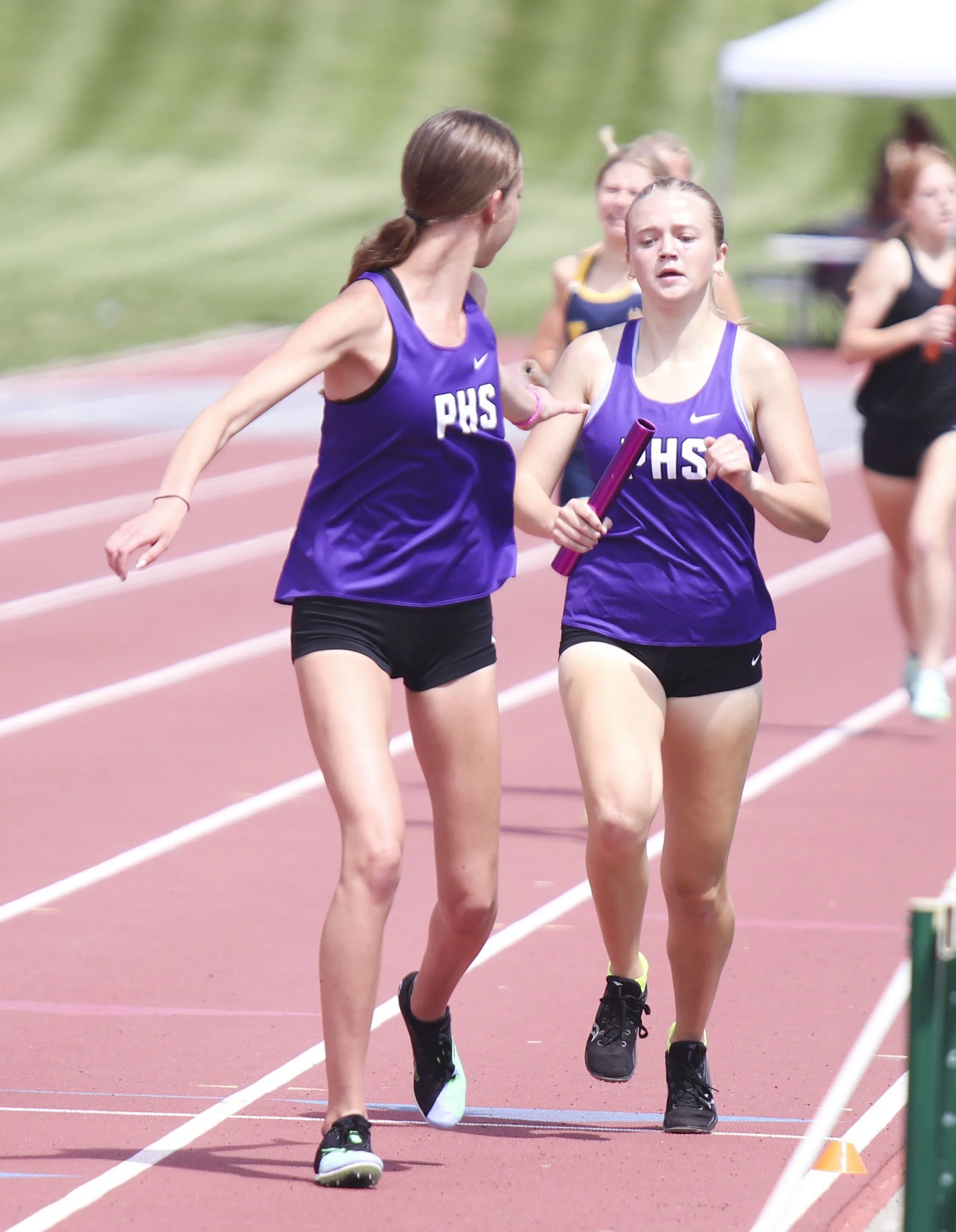 Girls 4x800 Ella Conklin handoff to 3.jpg