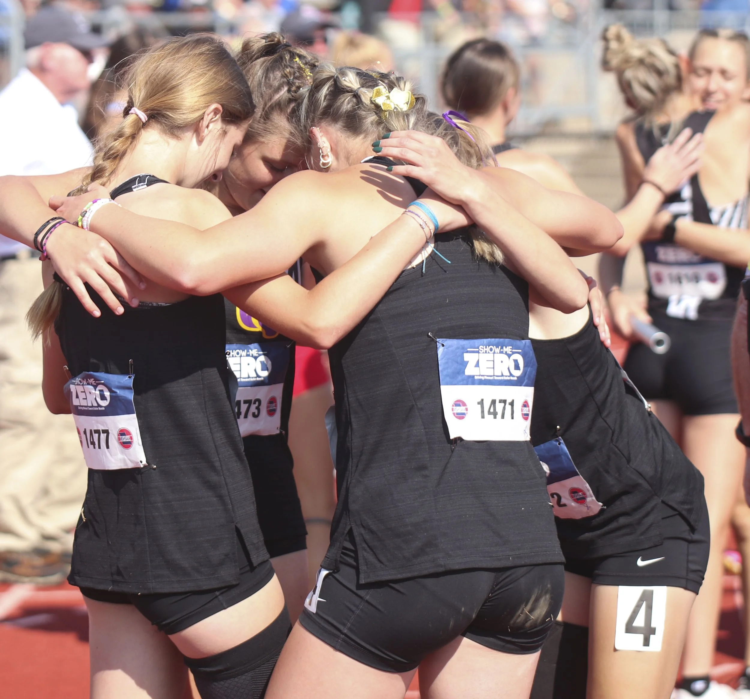 4x400 celebrate_1.jpg