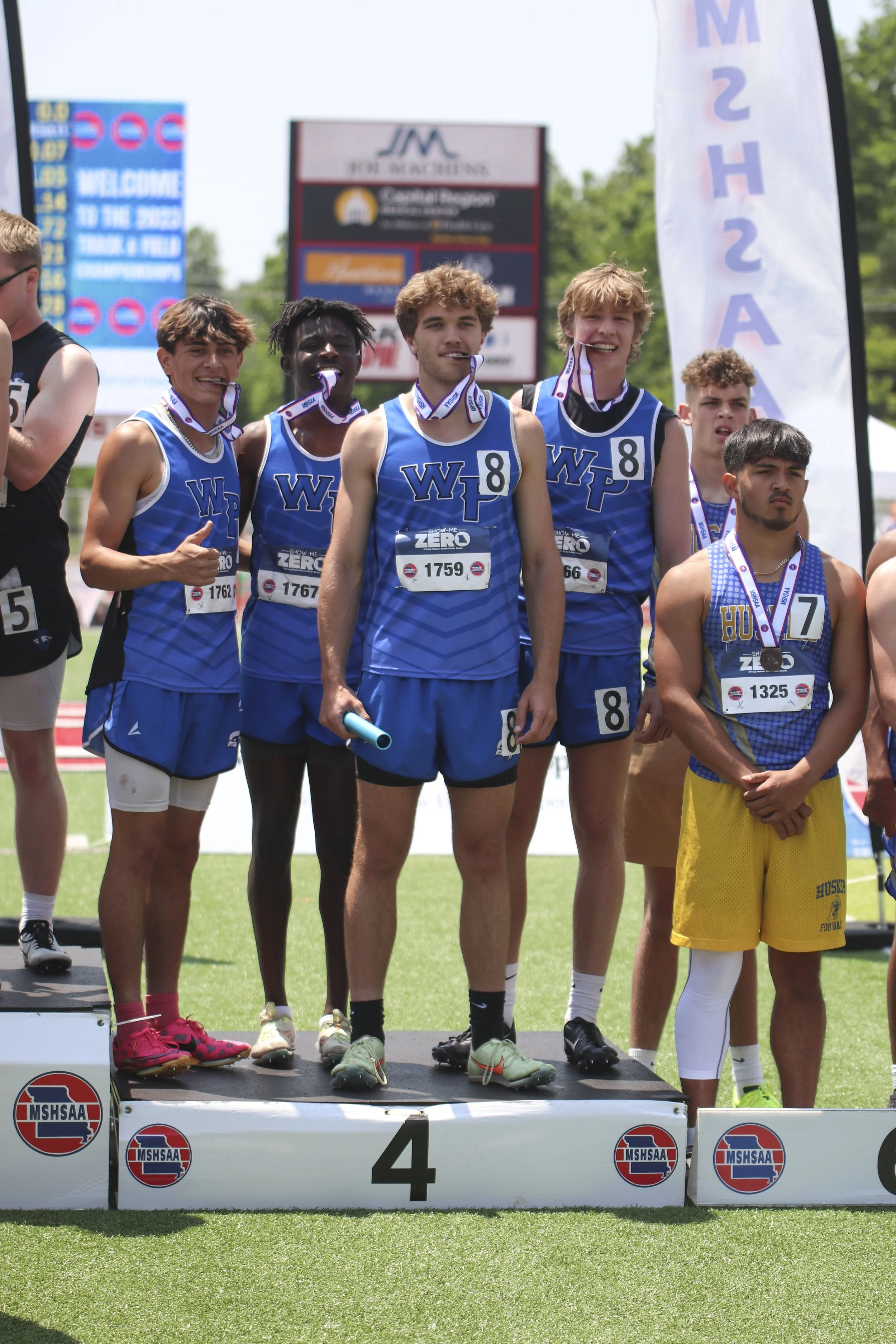 boys 4x200 - Podium.jpg
