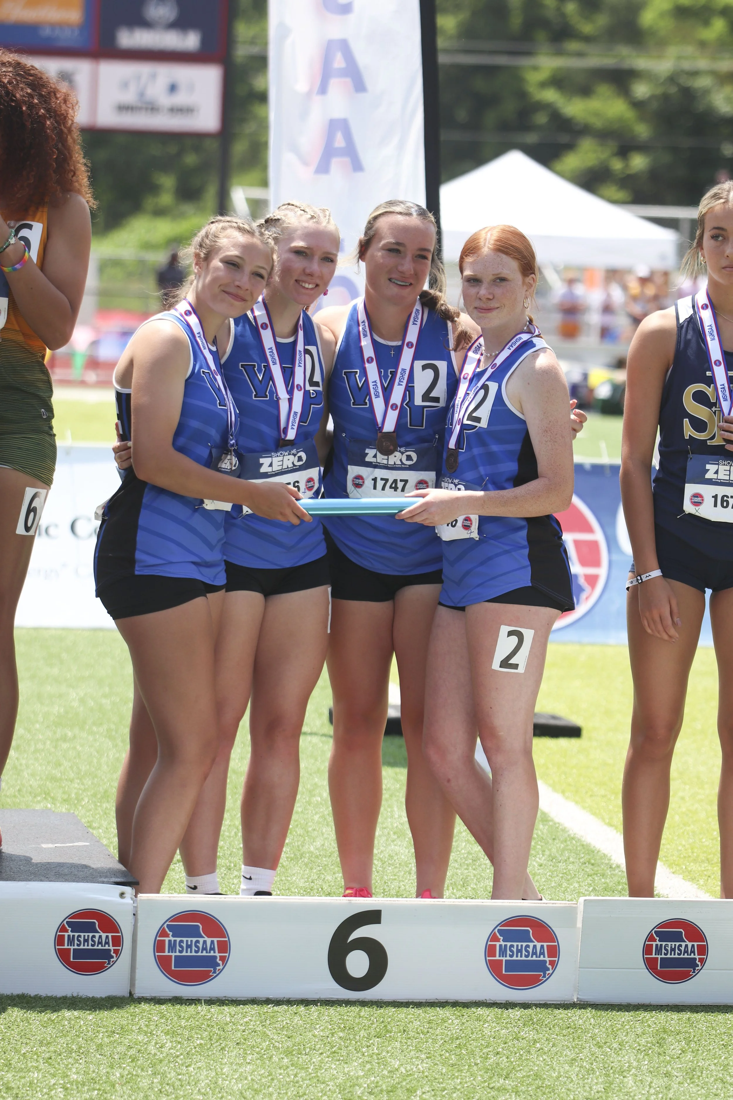 Girls 4x200 - Podium.jpg