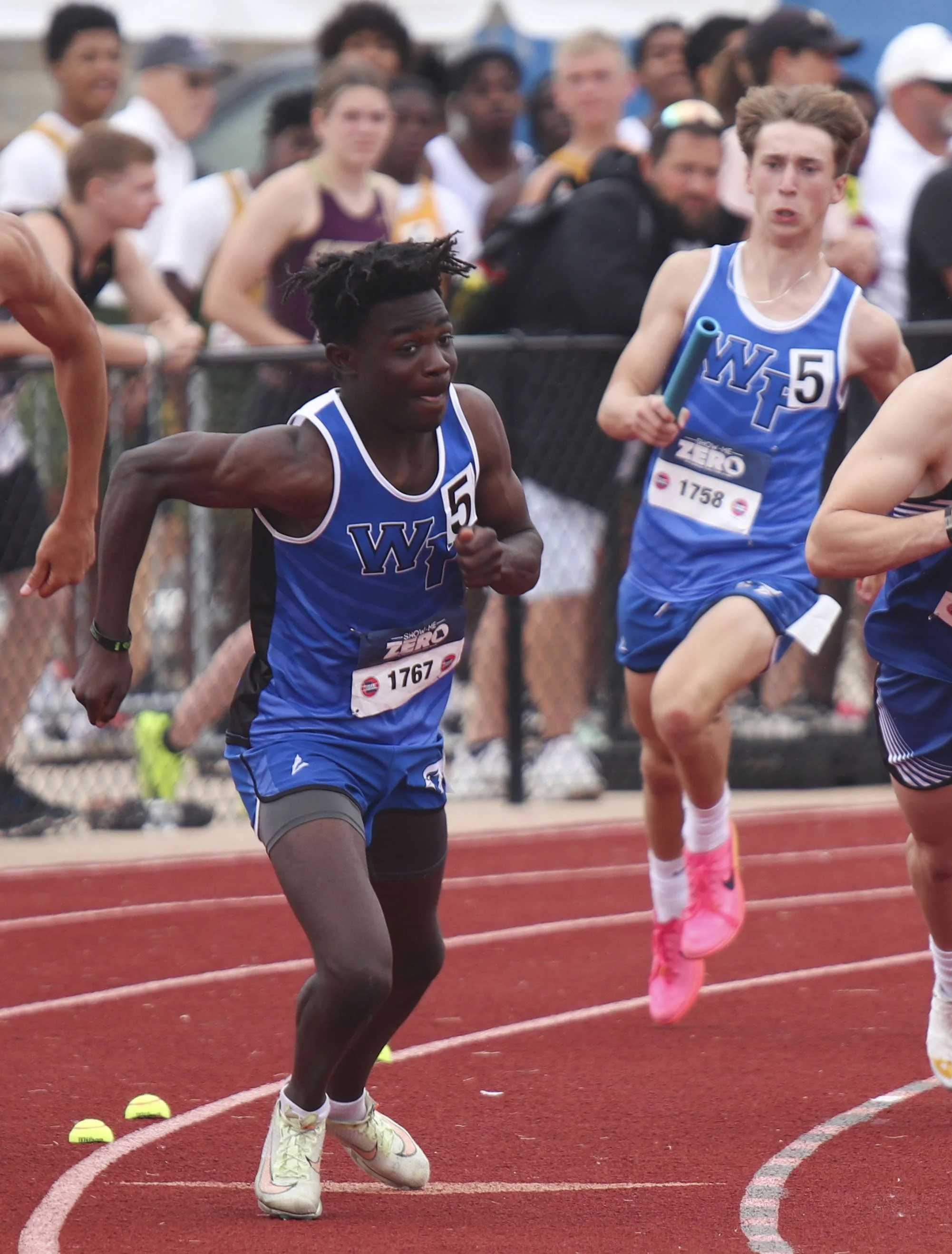 PRELIMS - 4x100 DOM handoff.jpg