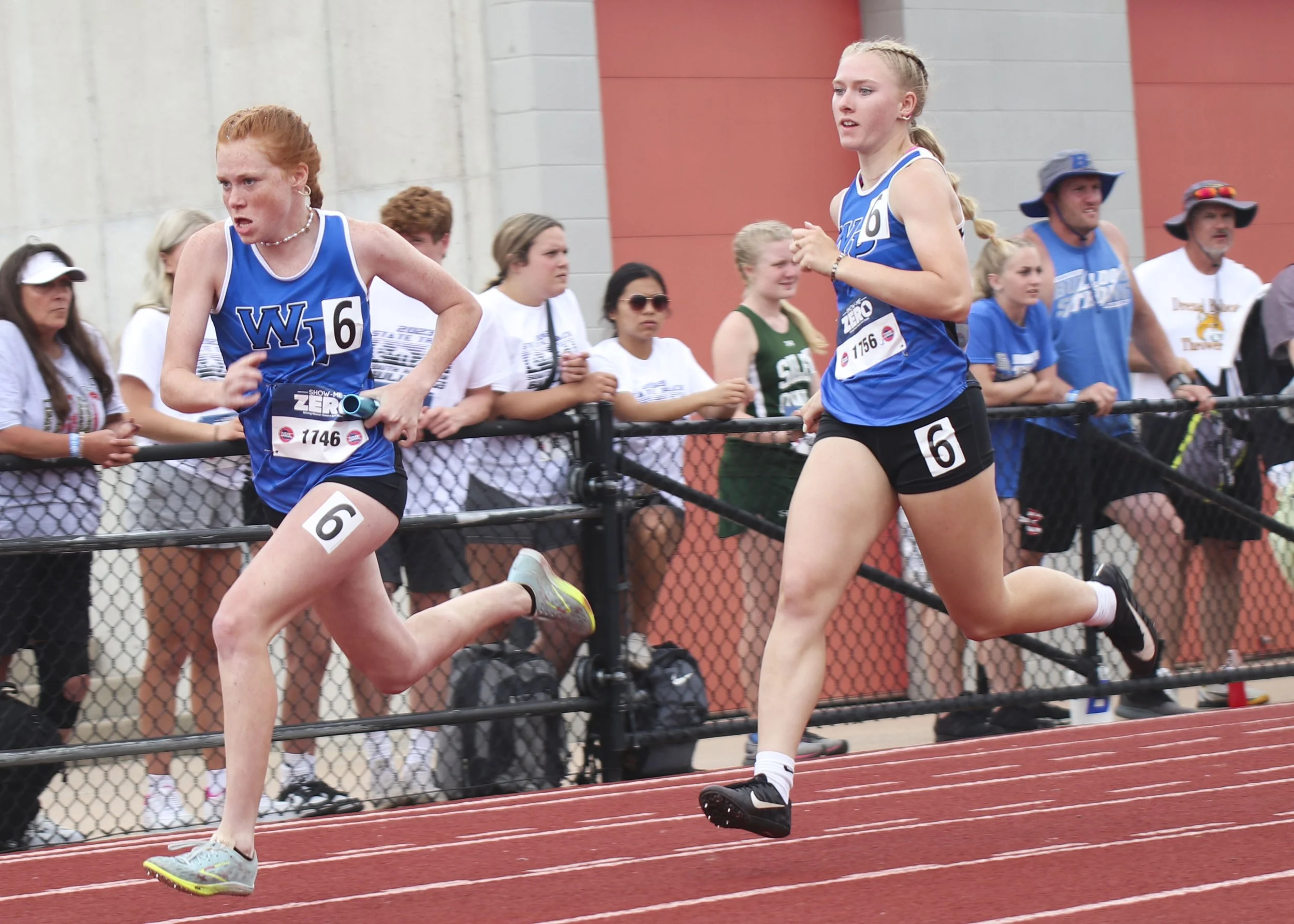 PRELIMS - 4x100 sam baker handoff_1.jpg