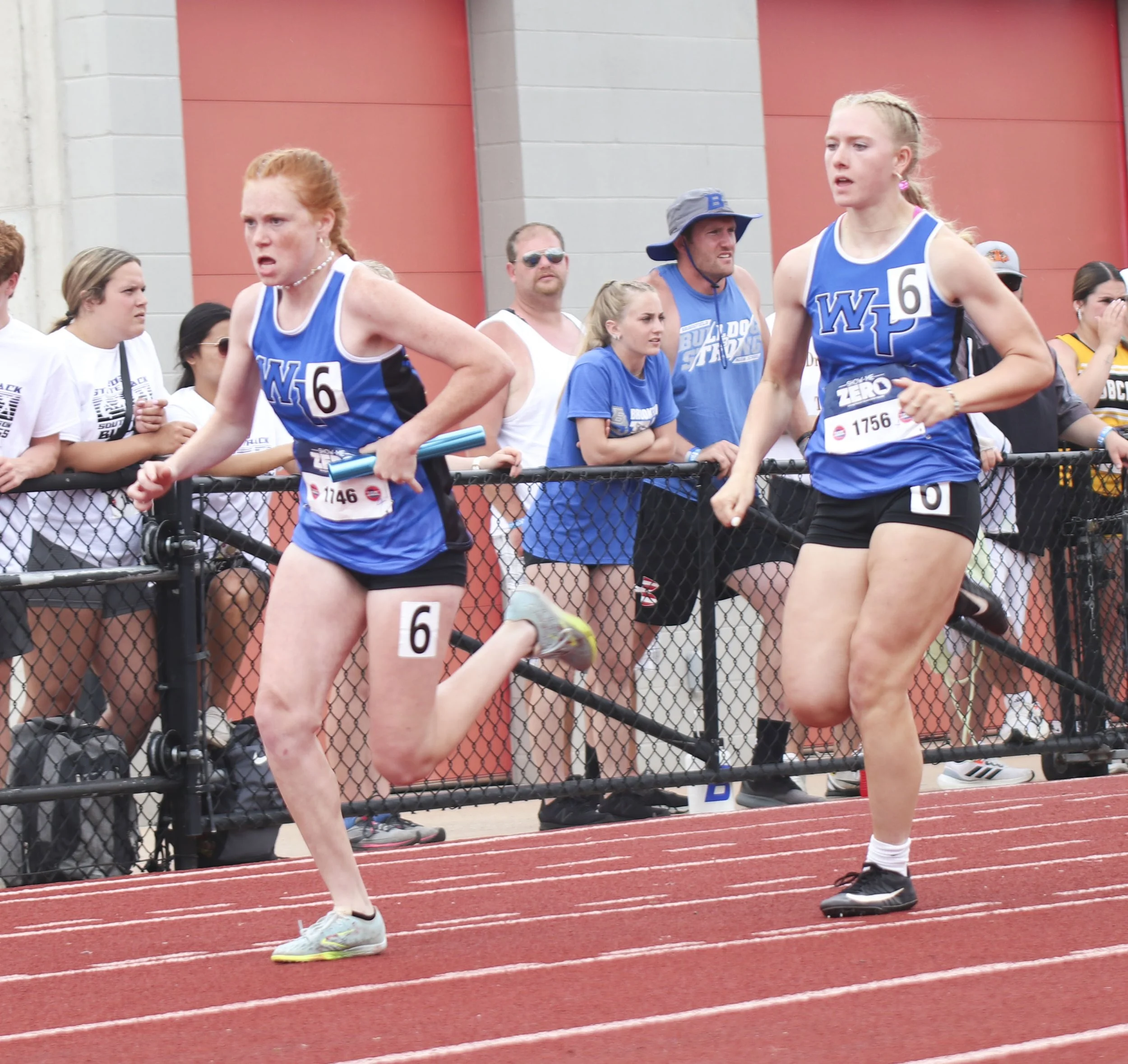 PRELIMS - 4x100 sam baker handoff.jpg