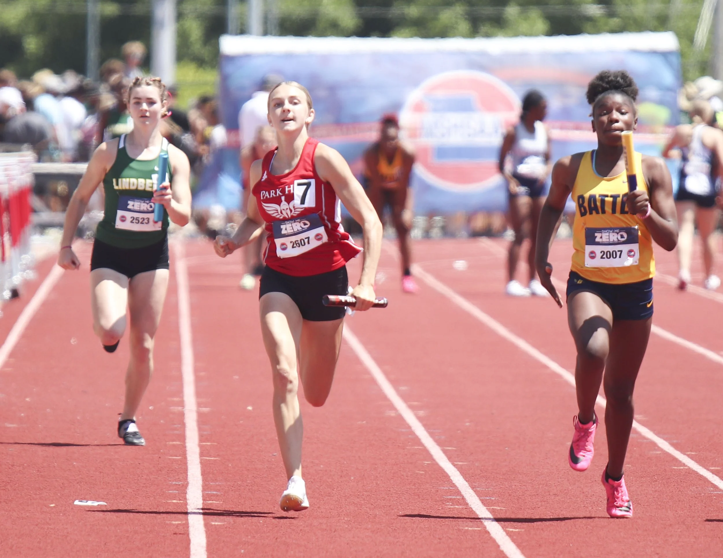 Girls 4x100 - 4th leg Moretina prelim.jpg